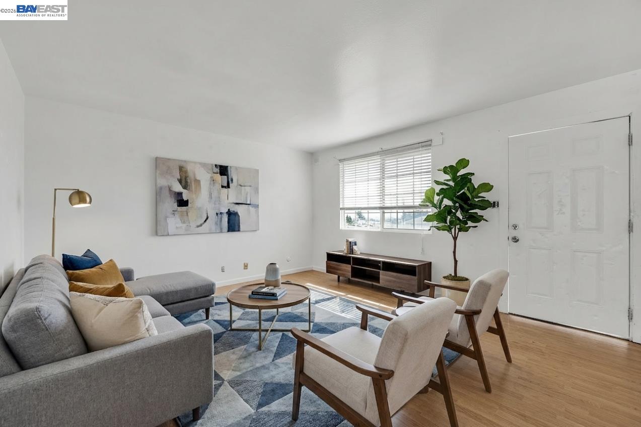 Detail Gallery Image 8 of 30 For 2828 22nd Avenue, Oakland,  CA 94606 - 12 Beds | 4 Baths