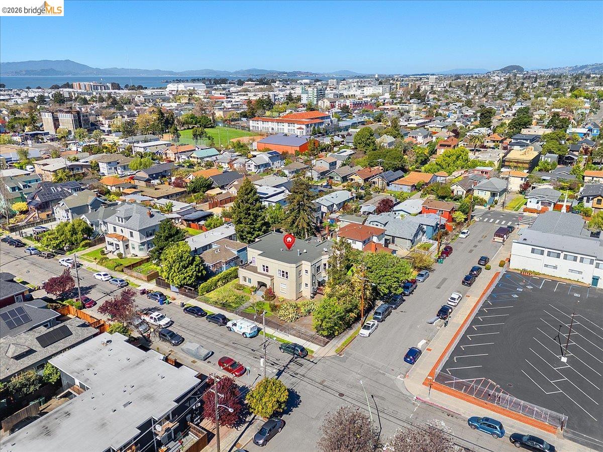 Detail Gallery Image 5 of 24 For 1036 60th Street, Oakland,  CA 94608 - – Beds | – Baths