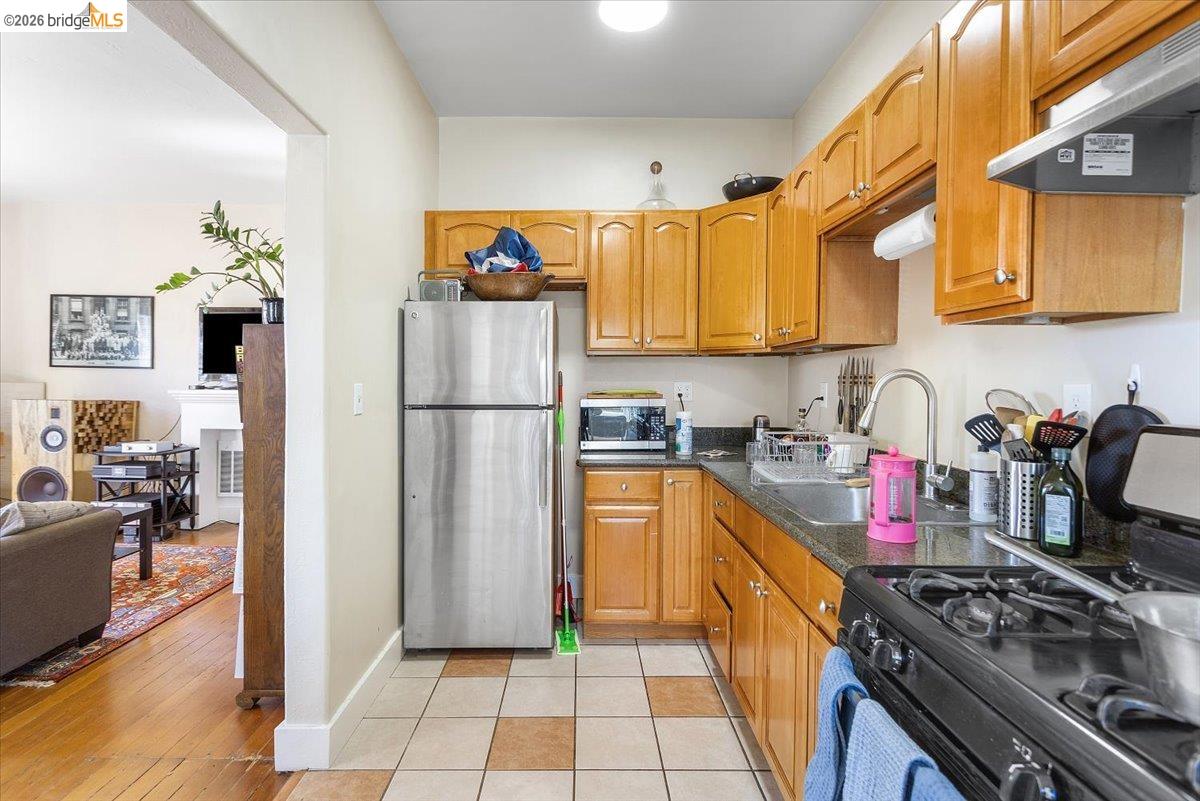 Detail Gallery Image 10 of 24 For 1036 60th Street, Oakland,  CA 94608 - – Beds | – Baths