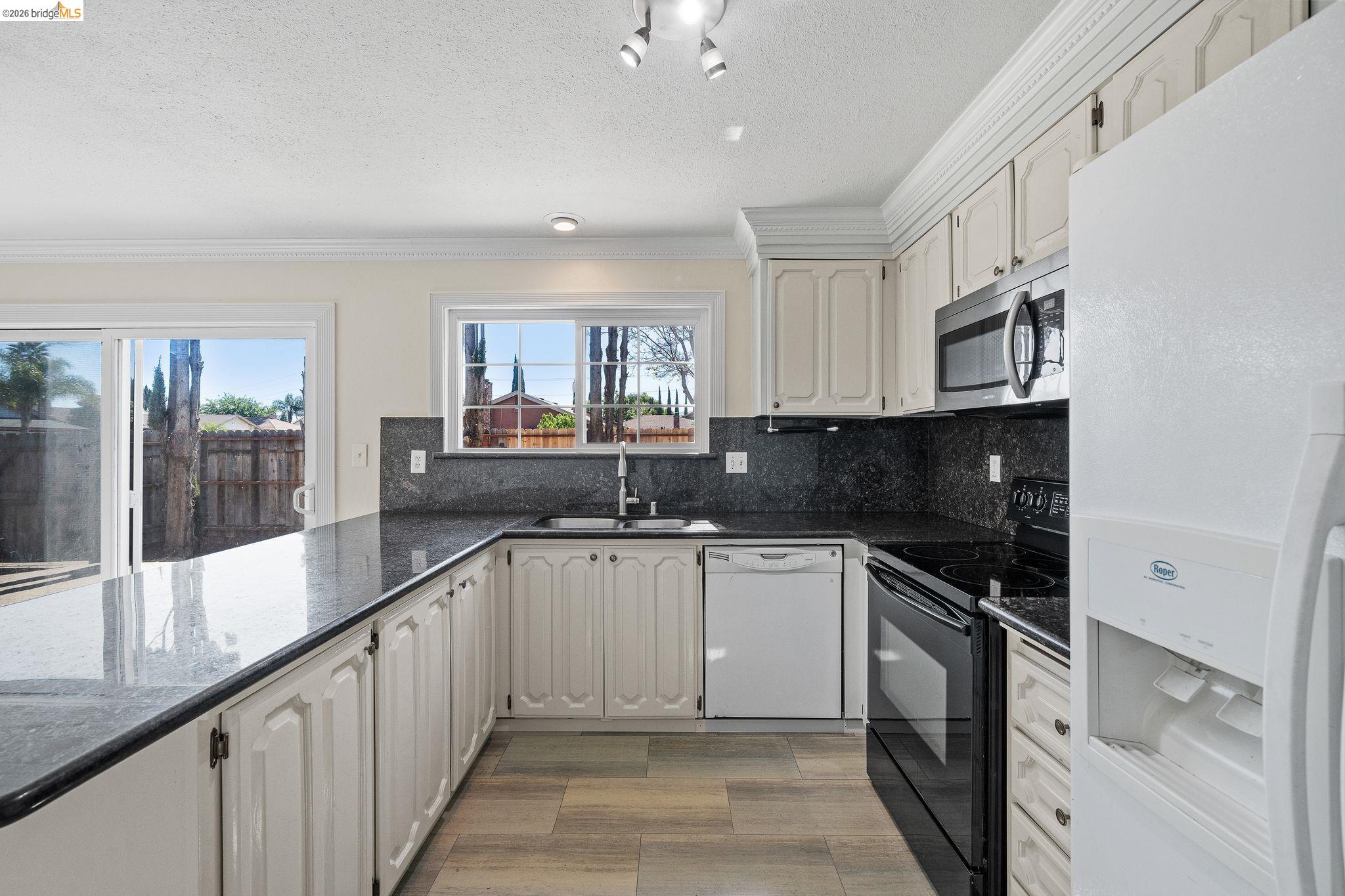 Detail Gallery Image 13 of 36 For 2 Viking Way, Pittsburg,  CA 94565-3568 - 4 Beds | 2 Baths