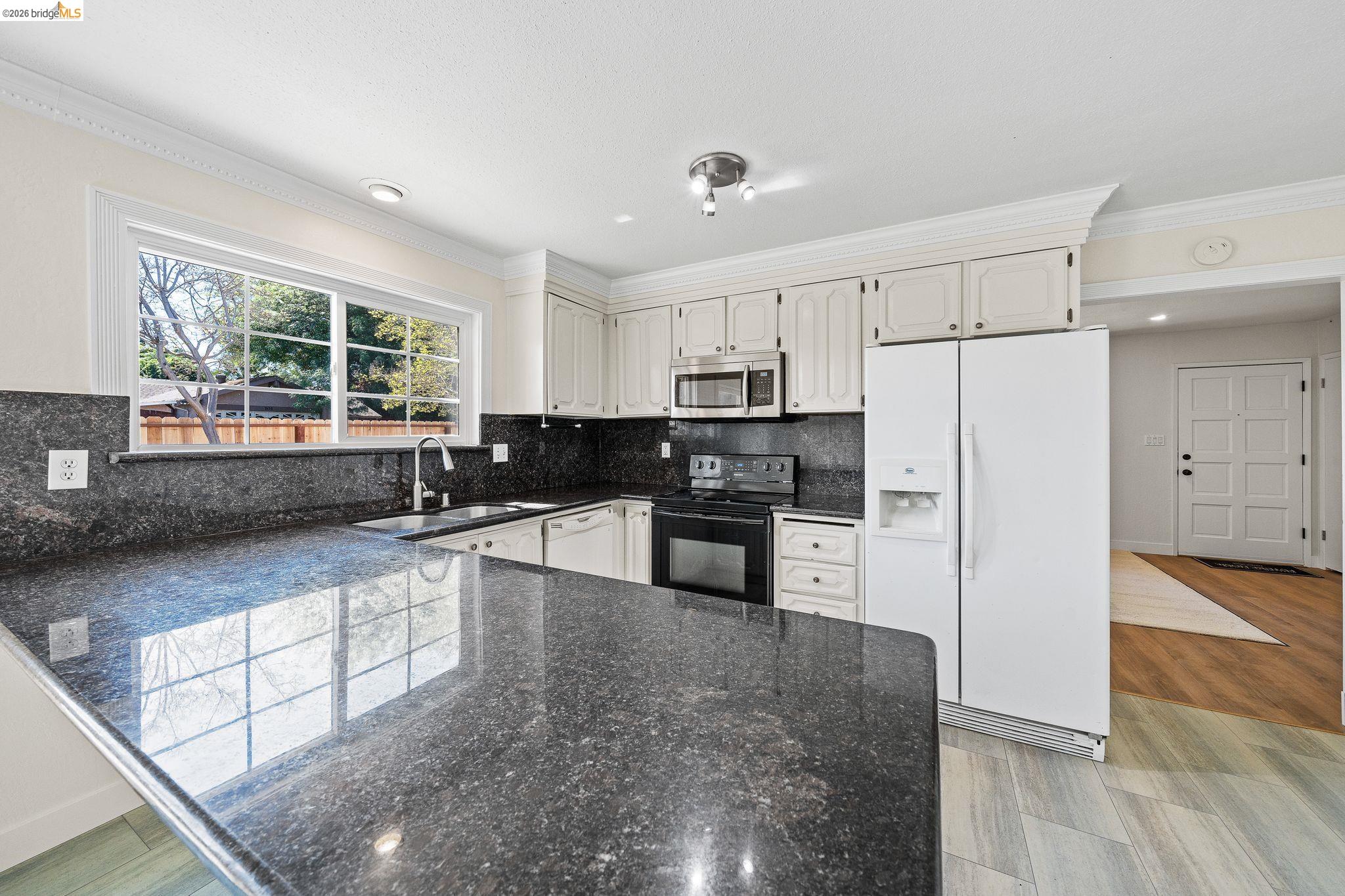 Detail Gallery Image 14 of 36 For 2 Viking Way, Pittsburg,  CA 94565-3568 - 4 Beds | 2 Baths