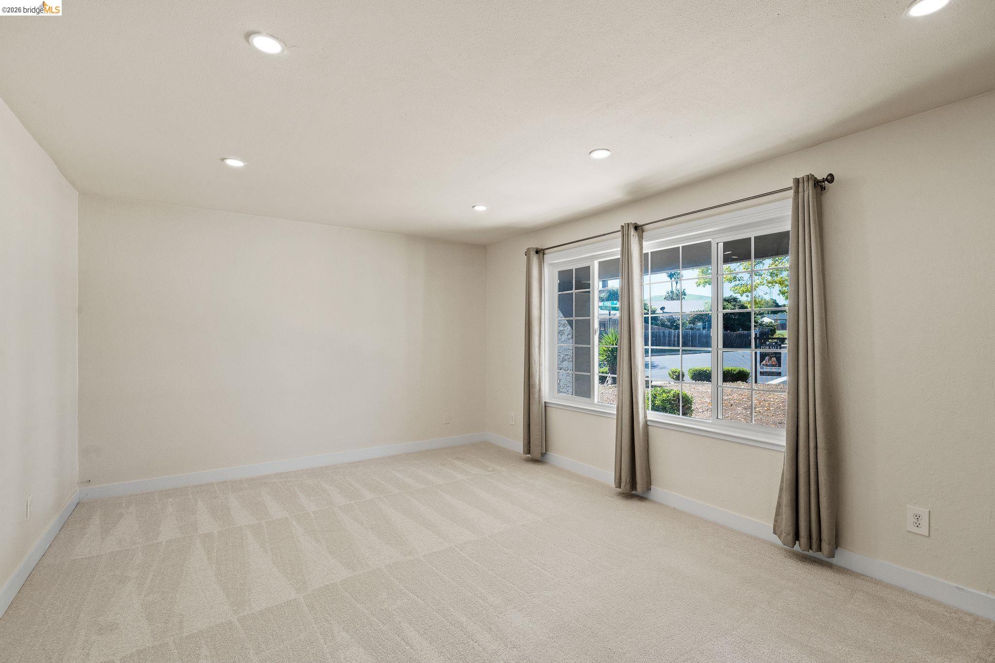 Detail Gallery Image 8 of 36 For 2 Viking Way, Pittsburg,  CA 94565-3568 - 4 Beds | 2 Baths