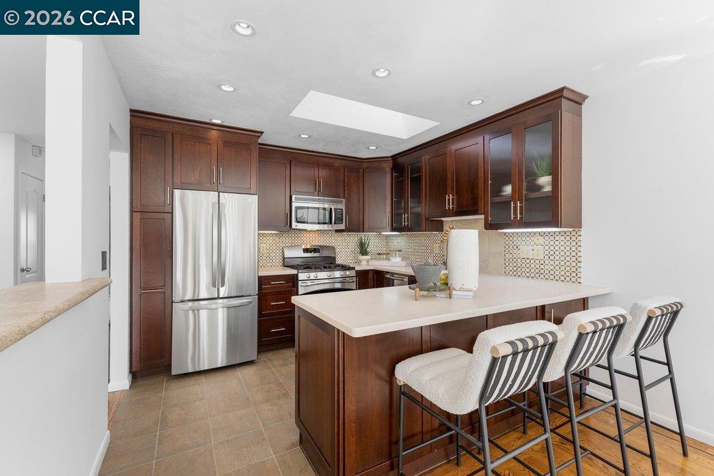 Detail Gallery Image 15 of 48 For 121 Bradford St, San Francisco,  CA 94110 - 3 Beds | 2 Baths