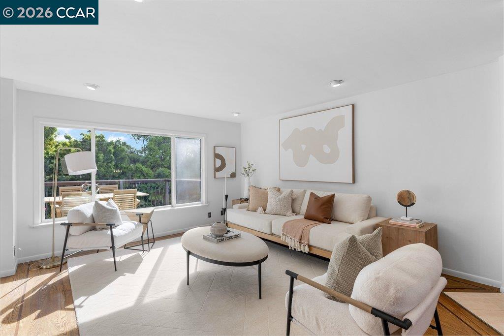 Detail Gallery Image 4 of 48 For 121 Bradford St, San Francisco,  CA 94110 - 3 Beds | 2 Baths