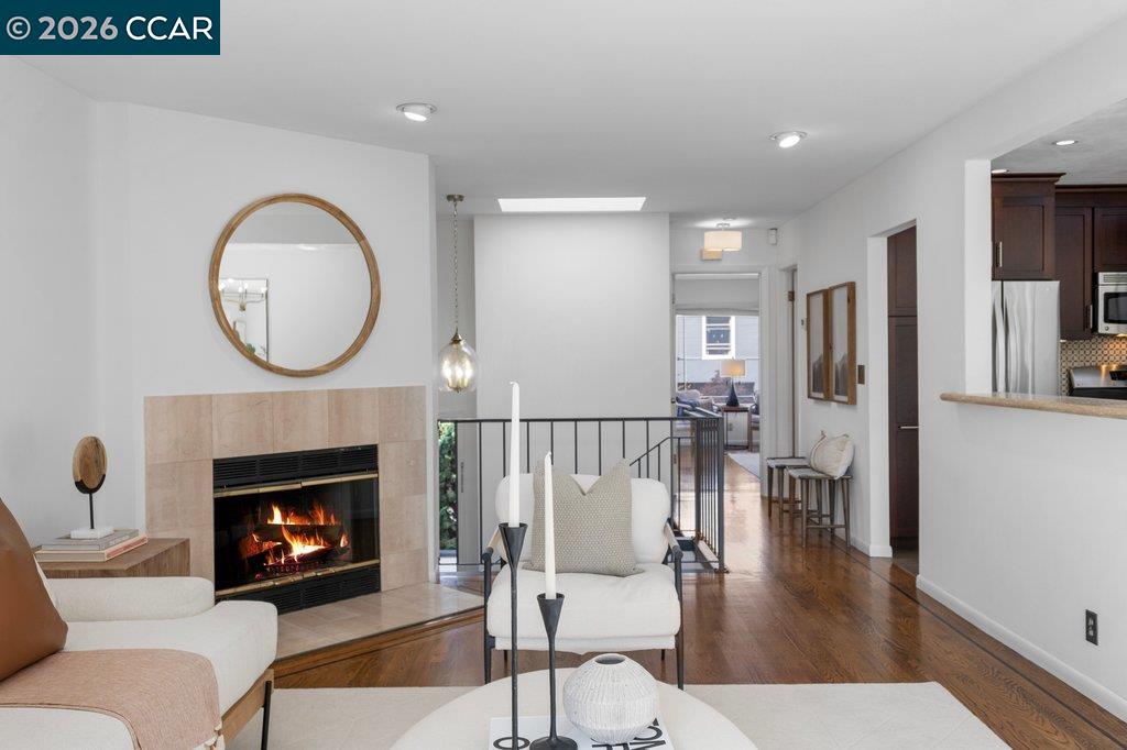 Detail Gallery Image 5 of 48 For 121 Bradford St, San Francisco,  CA 94110 - 3 Beds | 2 Baths