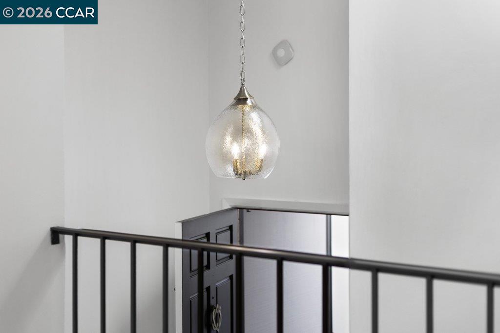 Detail Gallery Image 6 of 48 For 121 Bradford St, San Francisco,  CA 94110 - 3 Beds | 2 Baths