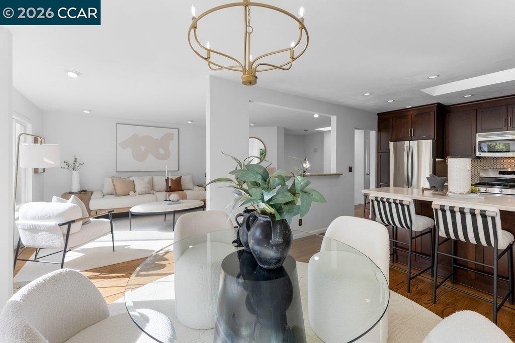 Detail Gallery Image 7 of 48 For 121 Bradford St, San Francisco,  CA 94110 - 3 Beds | 2 Baths