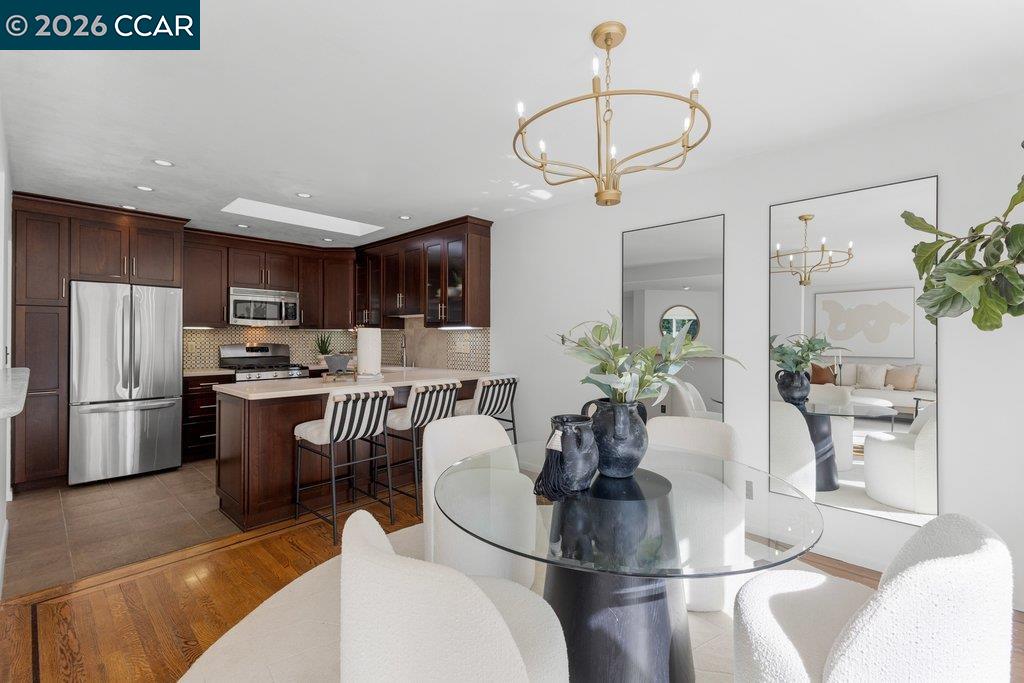 Detail Gallery Image 8 of 48 For 121 Bradford St, San Francisco,  CA 94110 - 3 Beds | 2 Baths