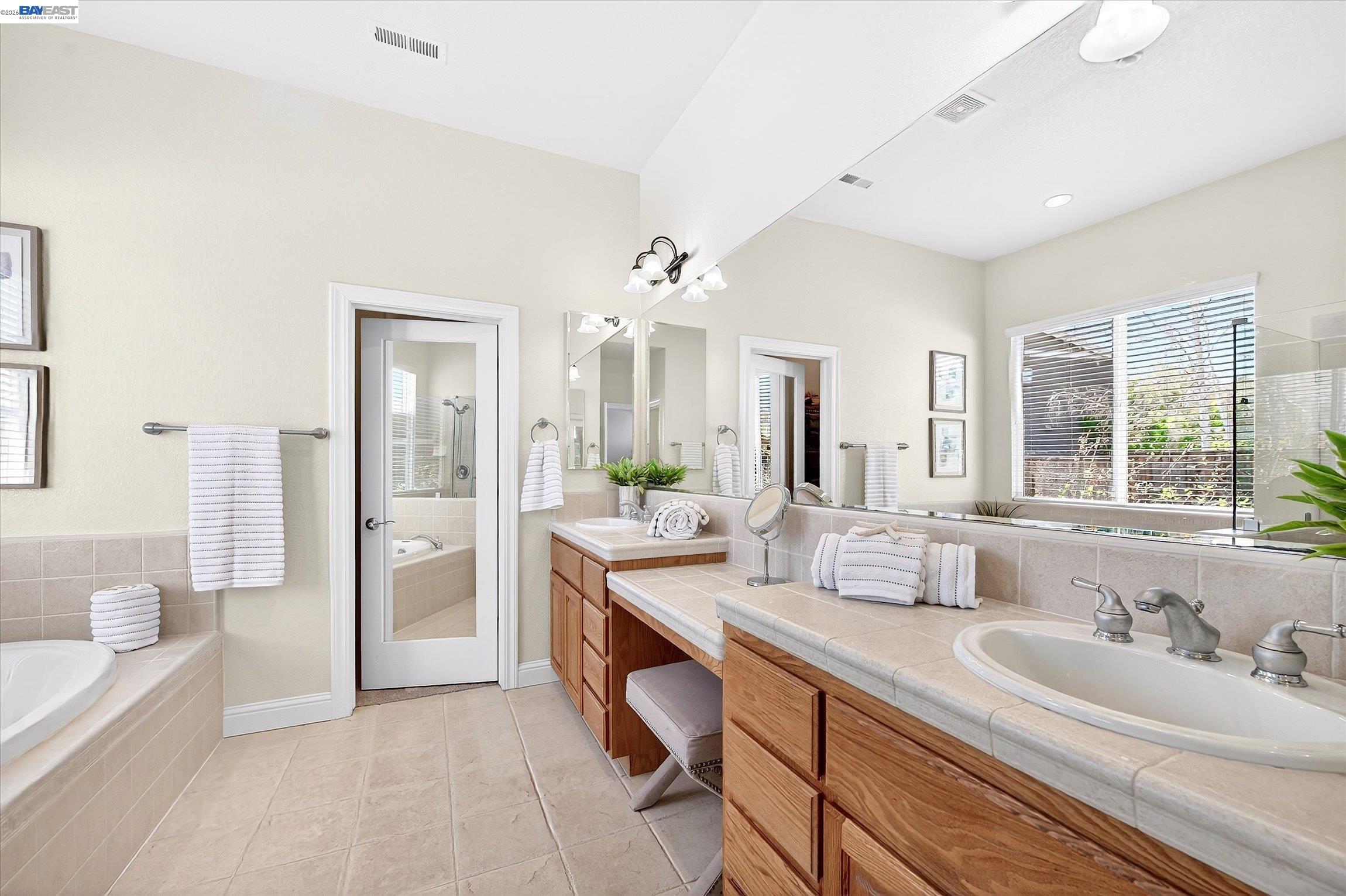 Detail Gallery Image 23 of 46 For 1174 Carrara Ct, Livermore,  CA 94550 - 4 Beds | 2/1 Baths