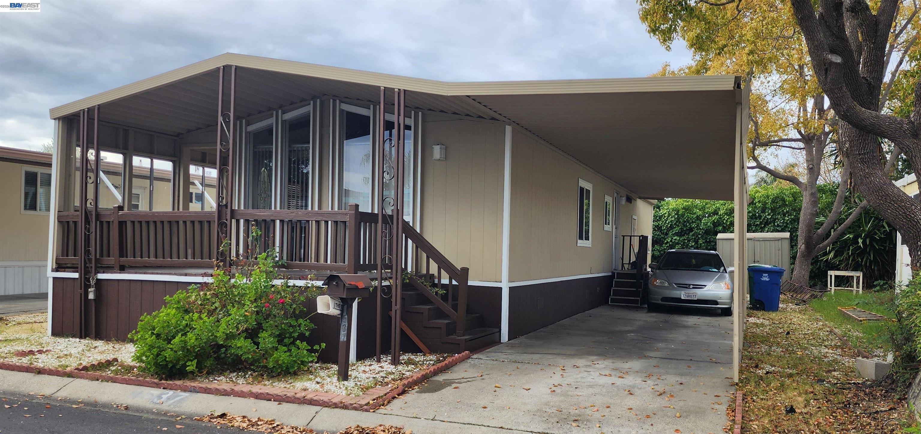 Detail Gallery Image 3 of 3 For 1537 Balein Ct, Hayward,  CA 94544 - 2 Beds | 2 Baths