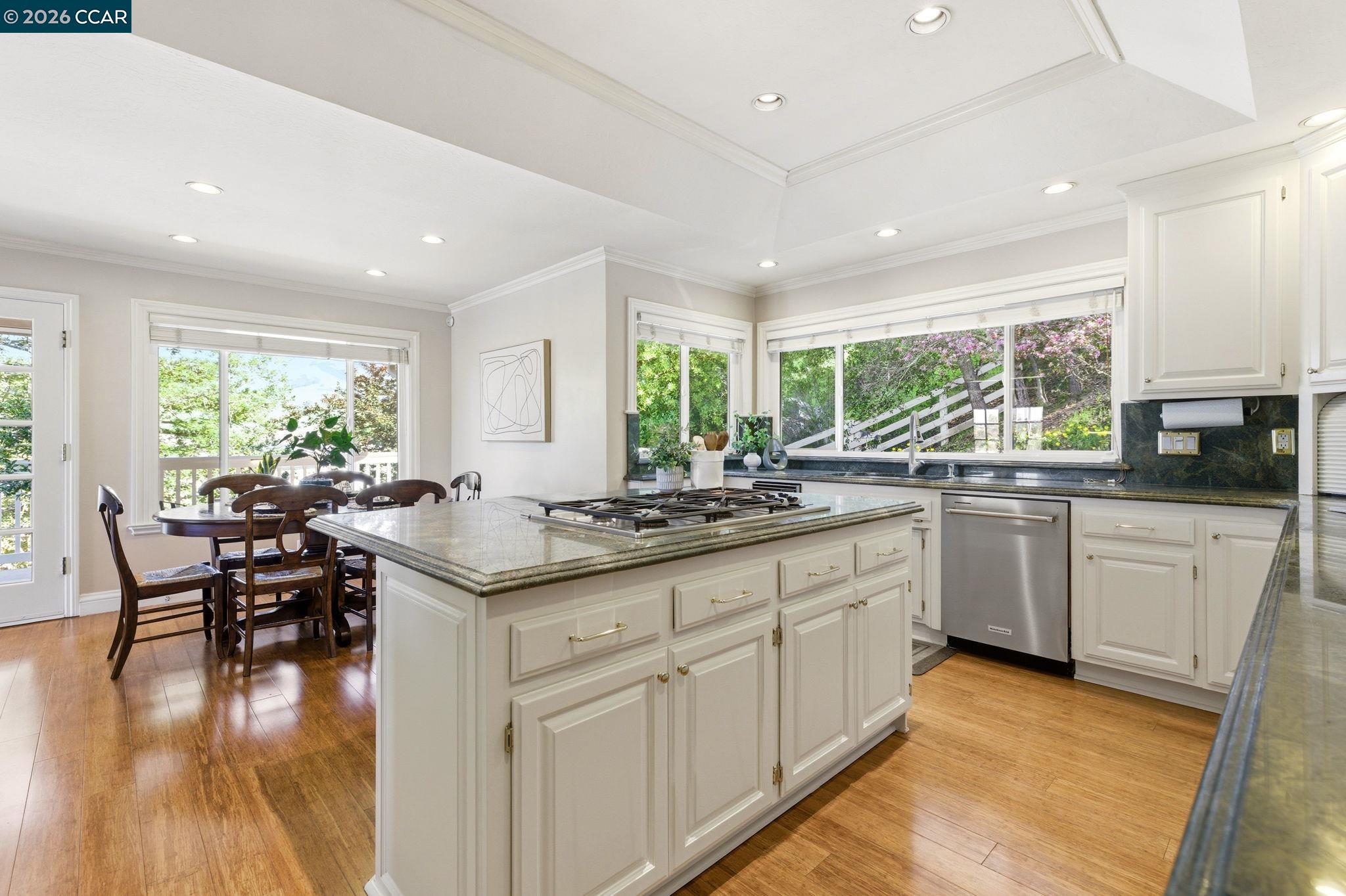 Detail Gallery Image 12 of 50 For 725 Castle Rock Rd, Walnut Creek,  CA 94598 - 5 Beds | 3/1 Baths