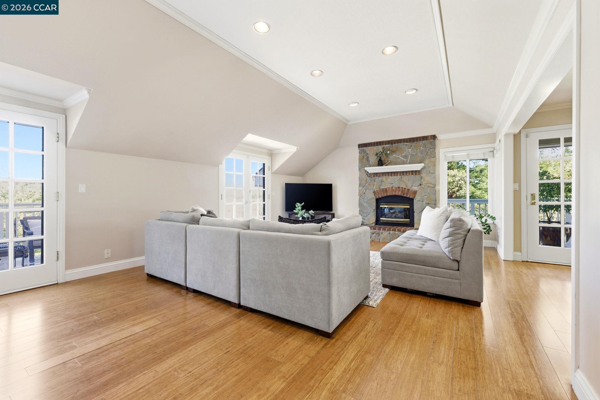 Detail Gallery Image 15 of 50 For 725 Castle Rock Rd, Walnut Creek,  CA 94598 - 5 Beds | 3/1 Baths