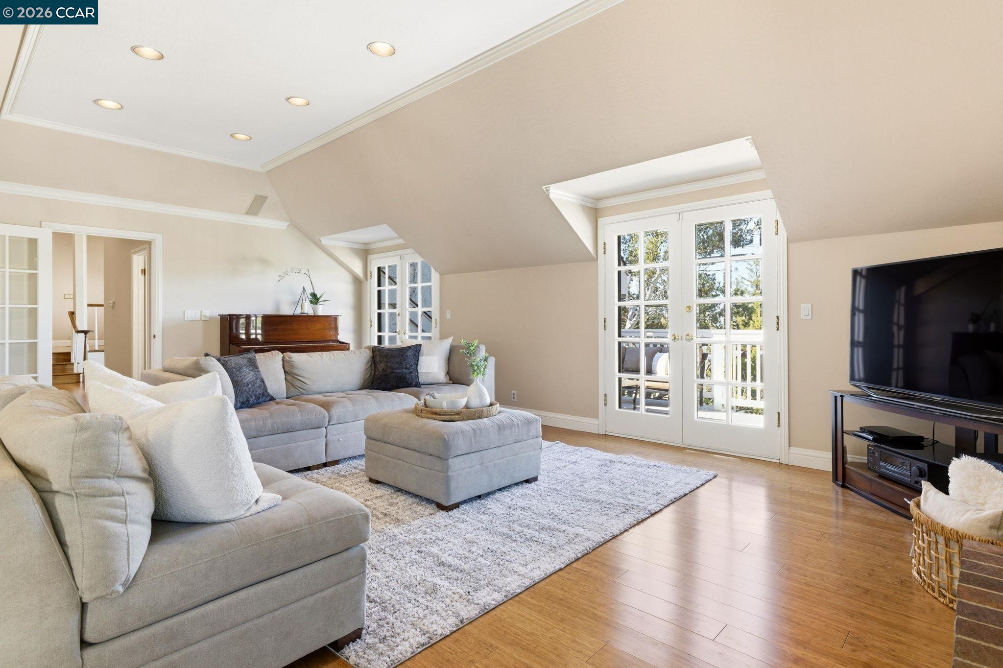 Detail Gallery Image 16 of 50 For 725 Castle Rock Rd, Walnut Creek,  CA 94598 - 5 Beds | 3/1 Baths