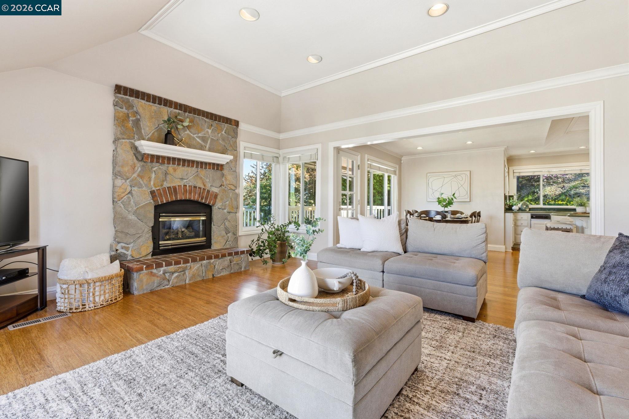 Detail Gallery Image 17 of 50 For 725 Castle Rock Rd, Walnut Creek,  CA 94598 - 5 Beds | 3/1 Baths