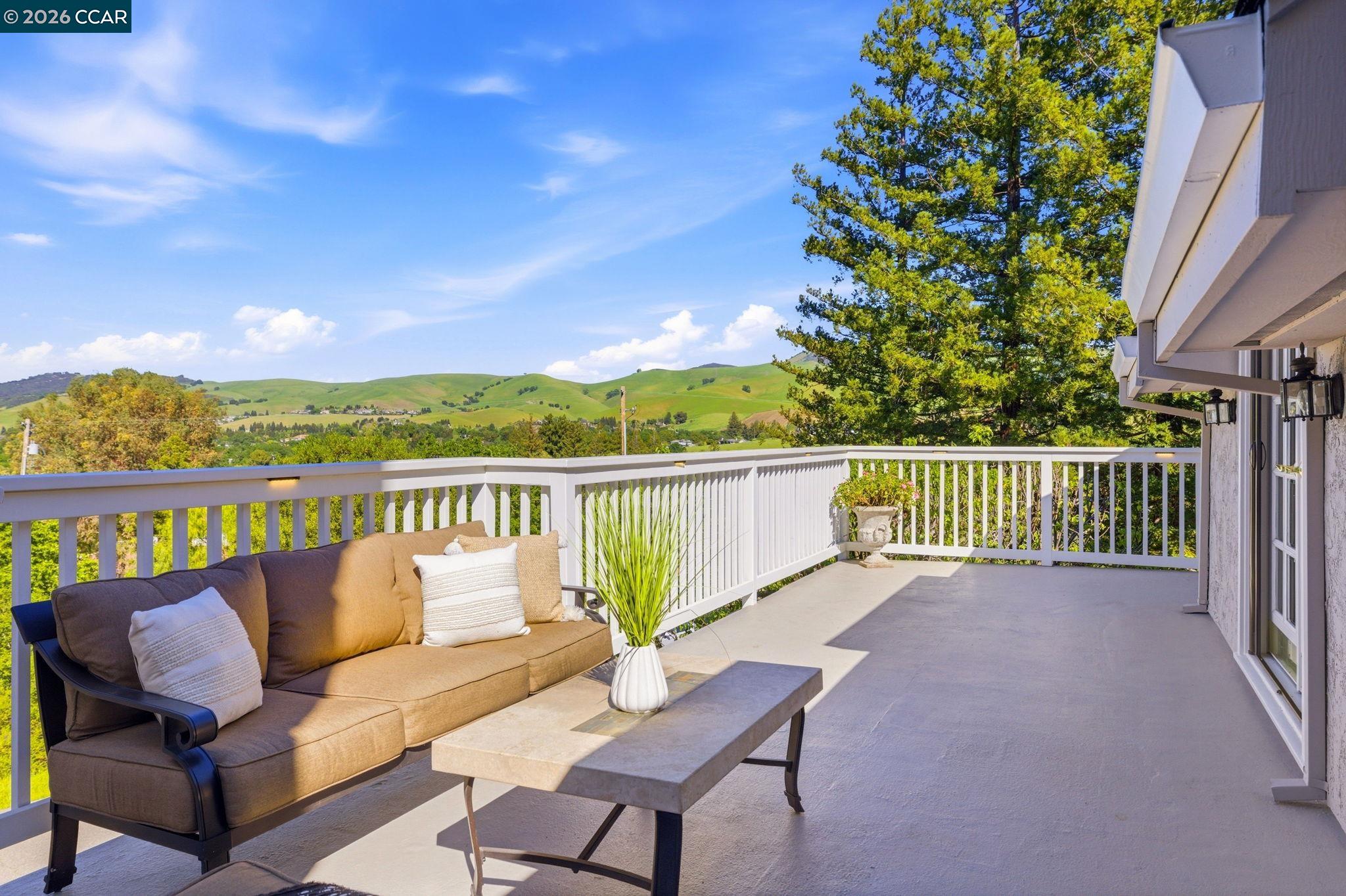 Detail Gallery Image 35 of 50 For 725 Castle Rock Rd, Walnut Creek,  CA 94598 - 5 Beds | 3/1 Baths