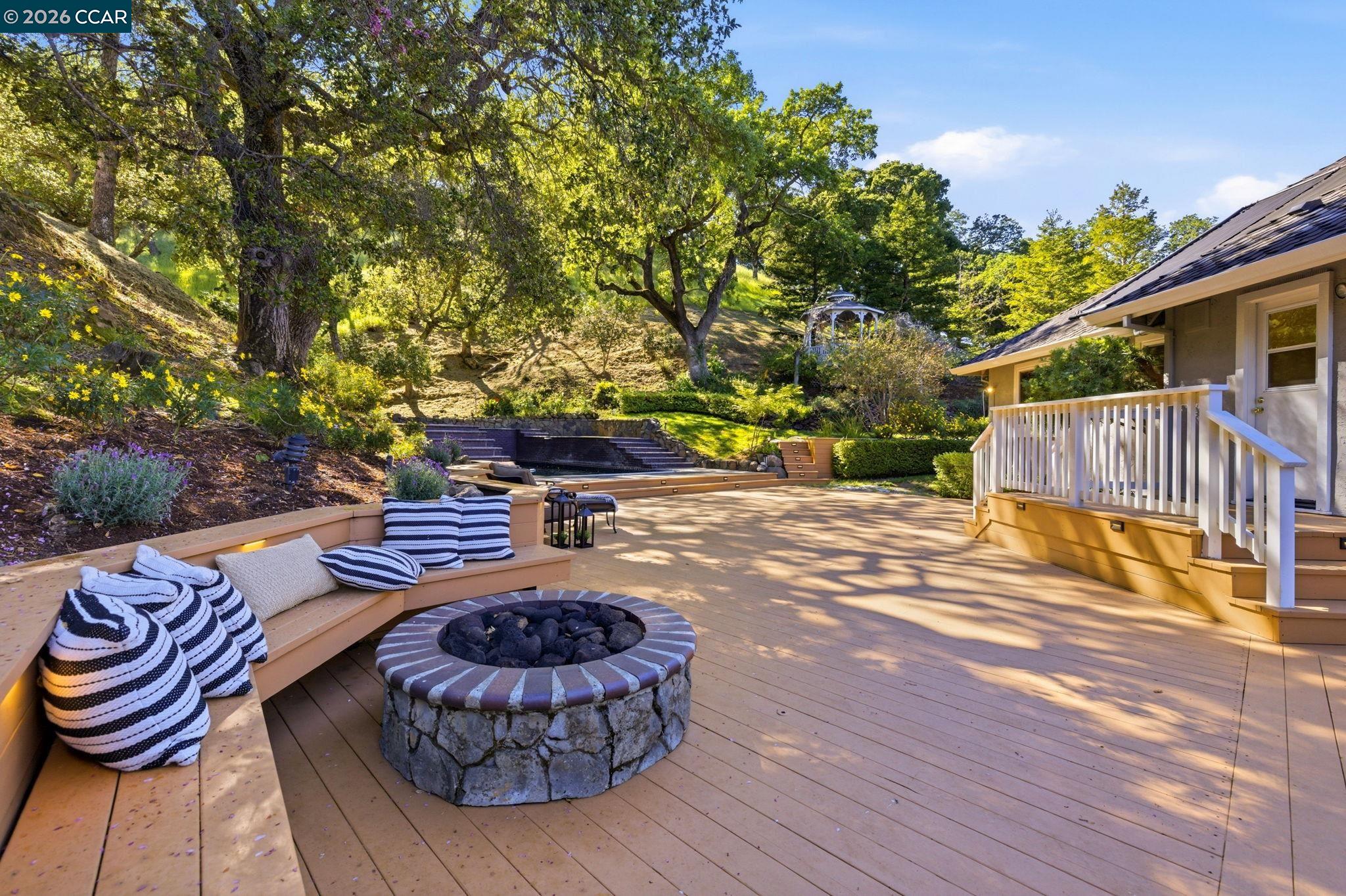 Detail Gallery Image 38 of 50 For 725 Castle Rock Rd, Walnut Creek,  CA 94598 - 5 Beds | 3/1 Baths