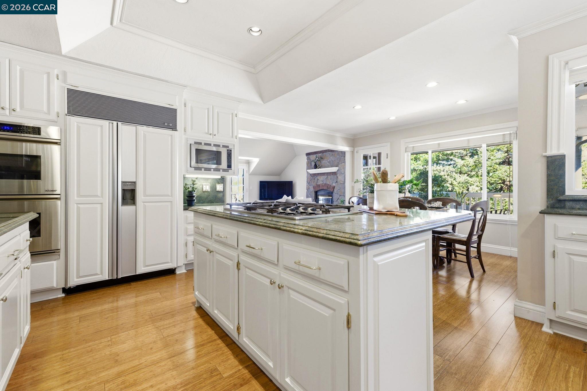 Detail Gallery Image 10 of 50 For 725 Castle Rock Rd, Walnut Creek,  CA 94598 - 5 Beds | 3/1 Baths