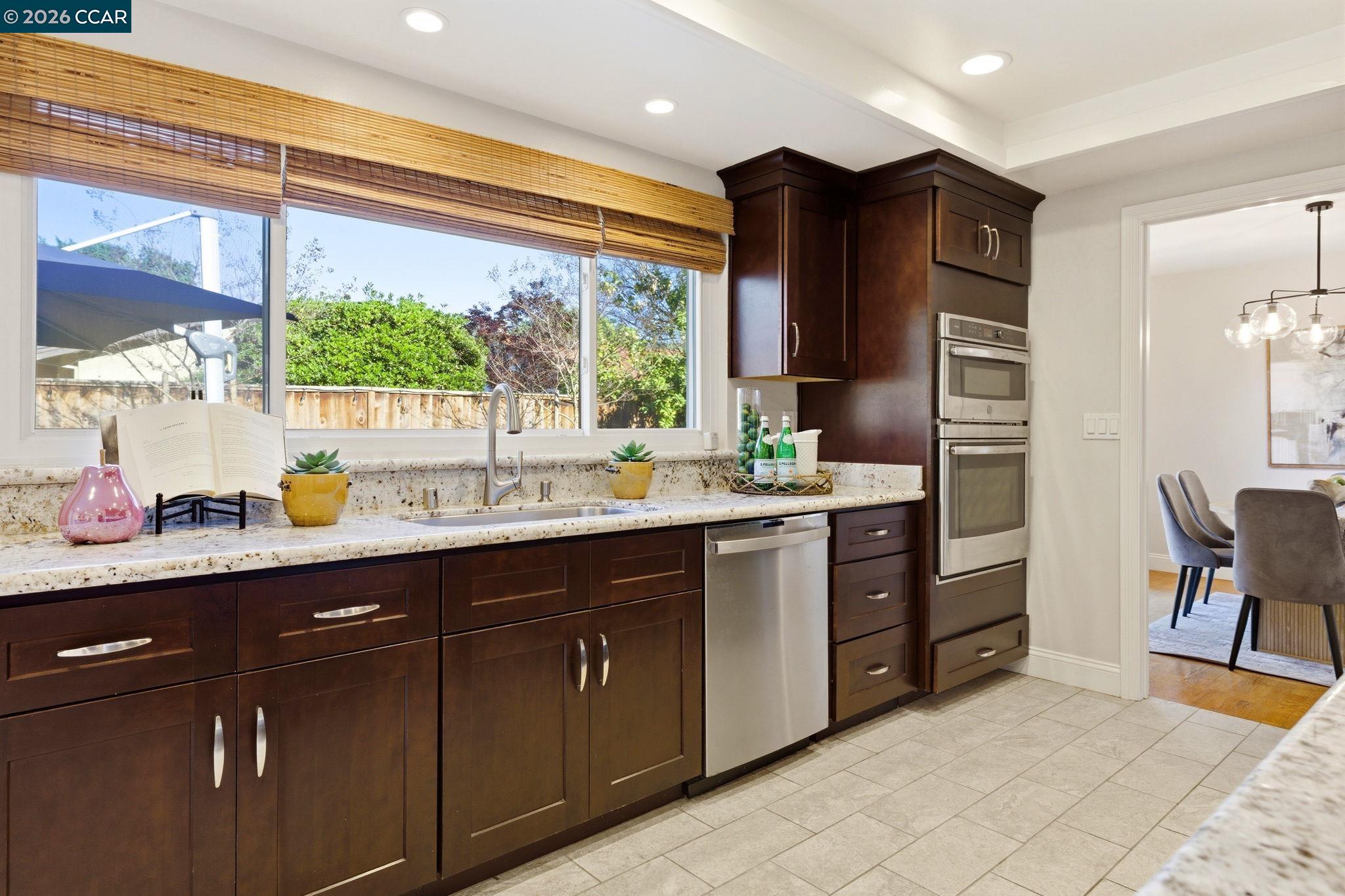Detail Gallery Image 8 of 23 For 612 Sitka Dr, Walnut Creek,  CA 94598 - 4 Beds | 2 Baths