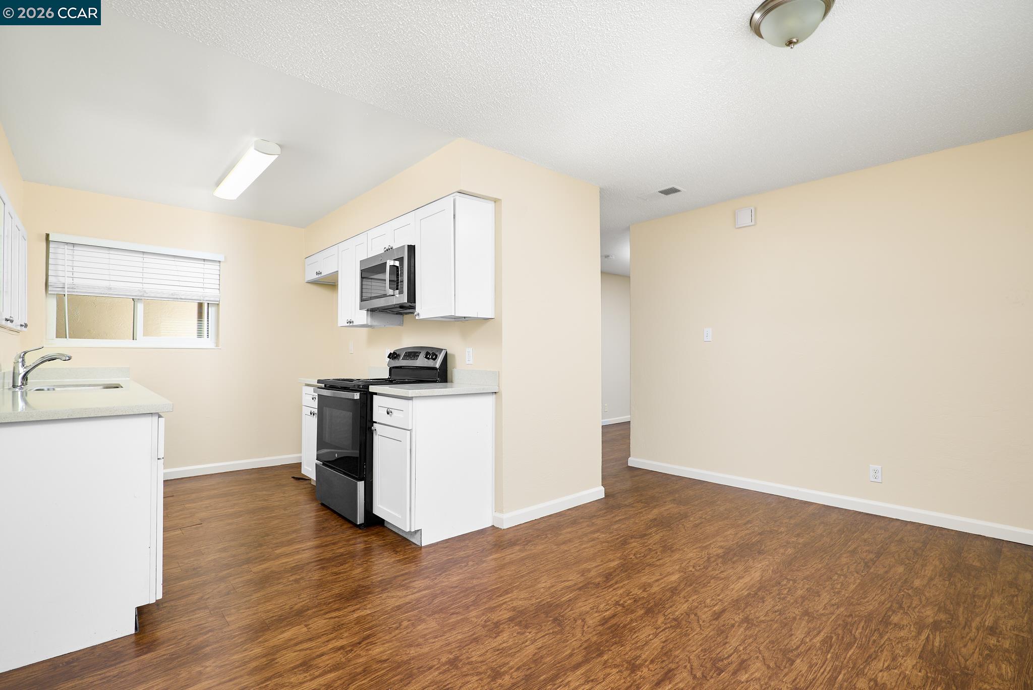 Detail Gallery Image 4 of 22 For 137 Hastings Ave, Vallejo,  CA 94589 - 4 Beds | 2 Baths