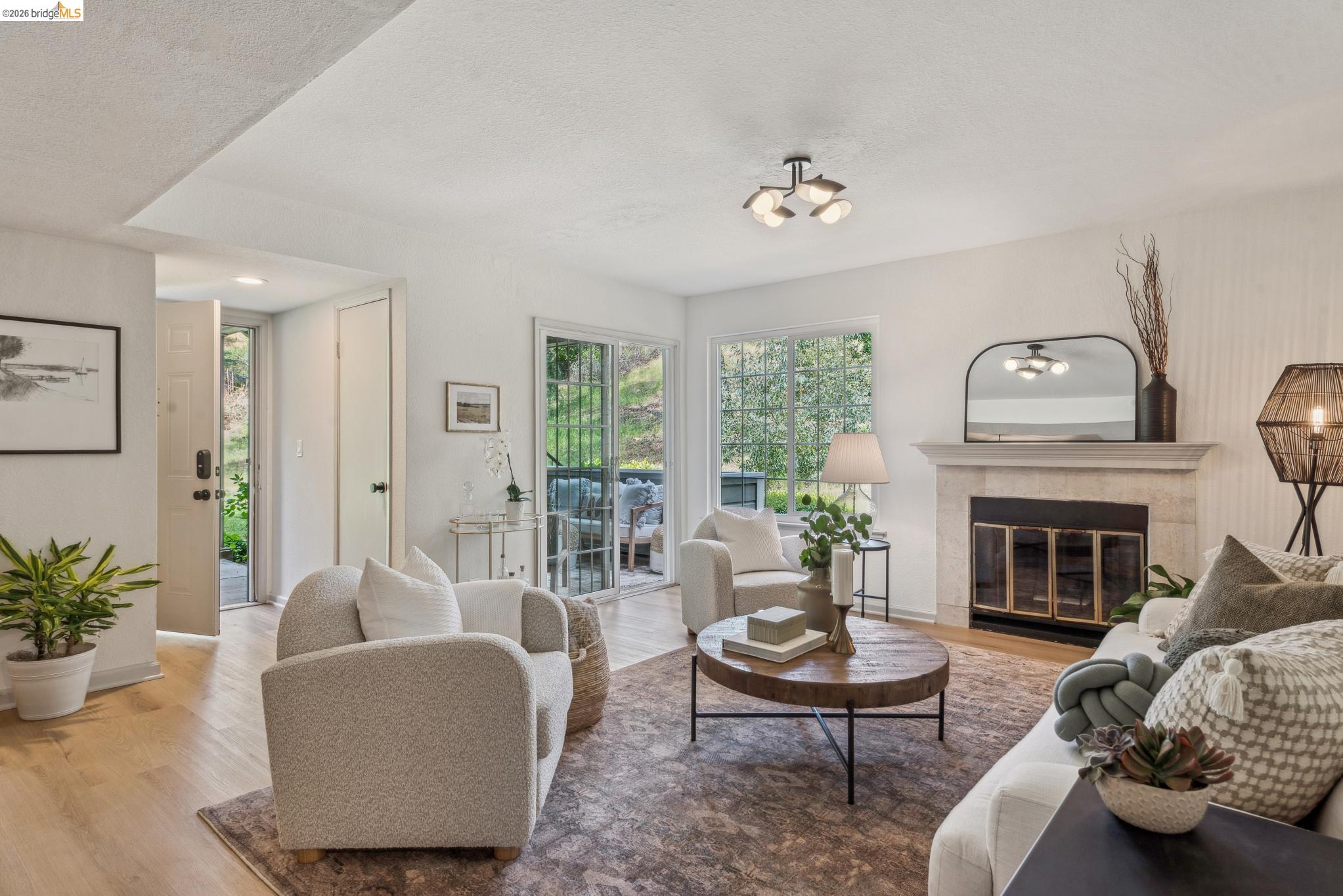 Photo #2: 41128211 Listing: Photo #2