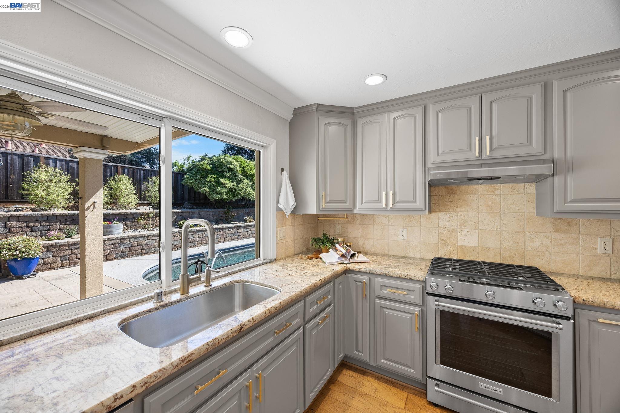 Detail Gallery Image 10 of 34 For 2557 Harewood Dr, Livermore,  CA 94551 - 3 Beds | 2 Baths