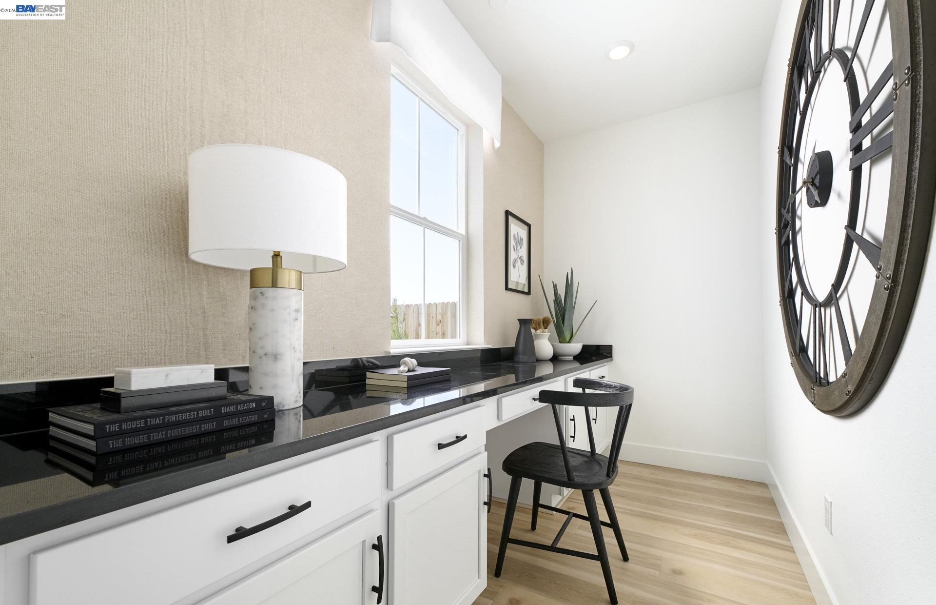 Detail Gallery Image 4 of 15 For Harvard Way, Manteca,  CA 95337 - 5 Beds | 3/1 Baths