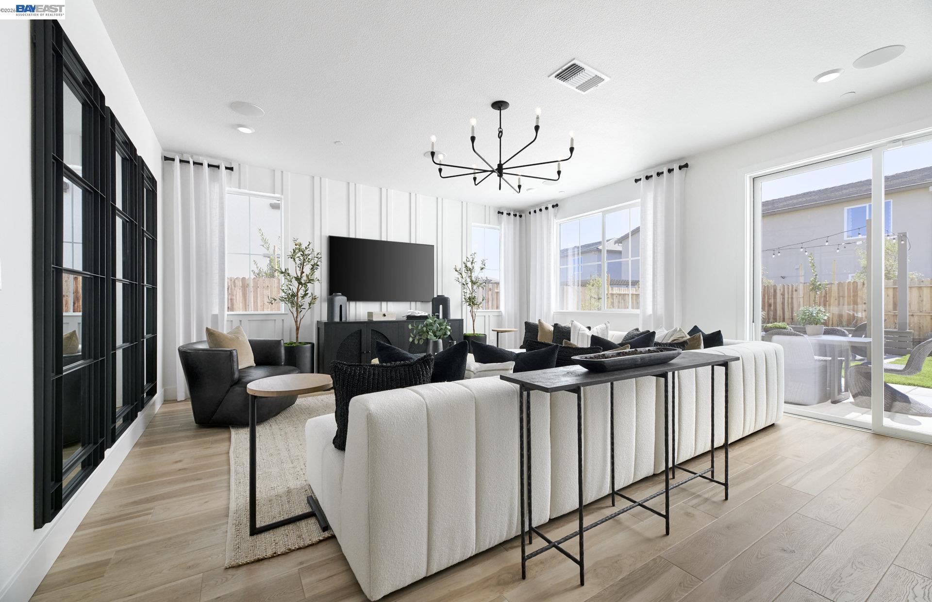 Detail Gallery Image 5 of 15 For Harvard Way, Manteca,  CA 95337 - 5 Beds | 3/1 Baths