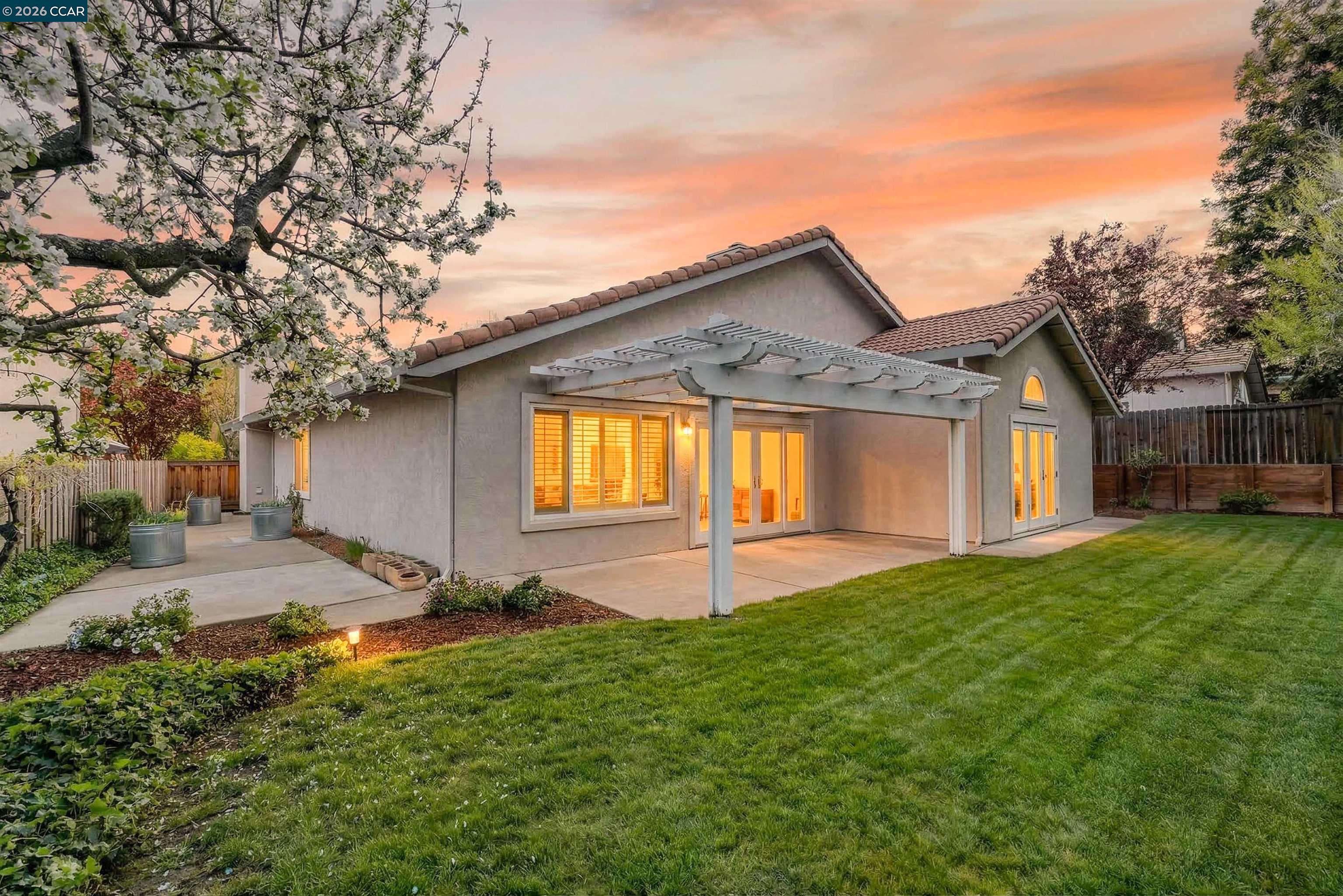 Detail Gallery Image 2 of 57 For 313 Deepcreek Ct, Danville,  CA 94506 - 4 Beds | 2 Baths