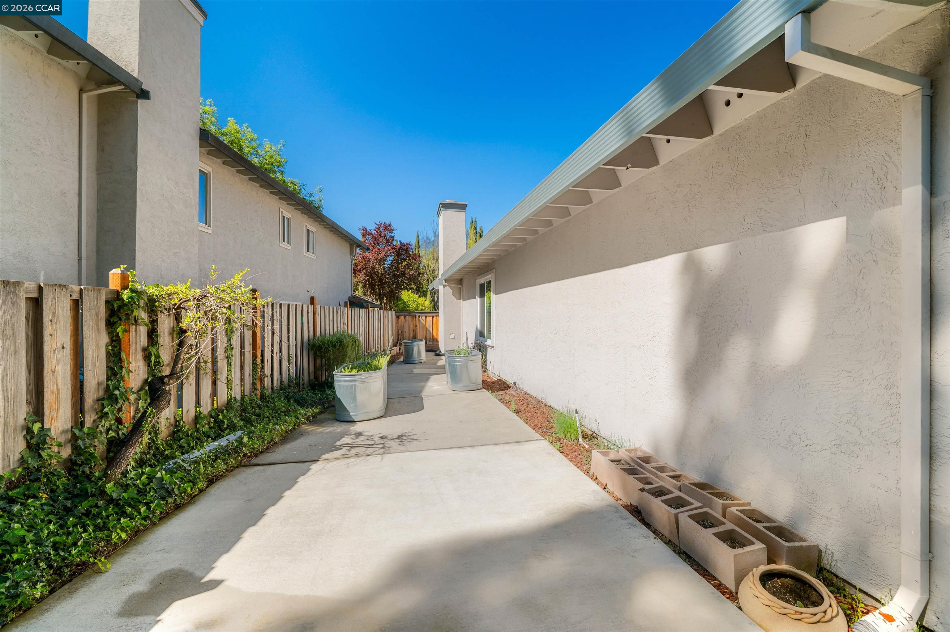 Detail Gallery Image 16 of 57 For 313 Deepcreek Ct, Danville,  CA 94506 - 4 Beds | 2 Baths