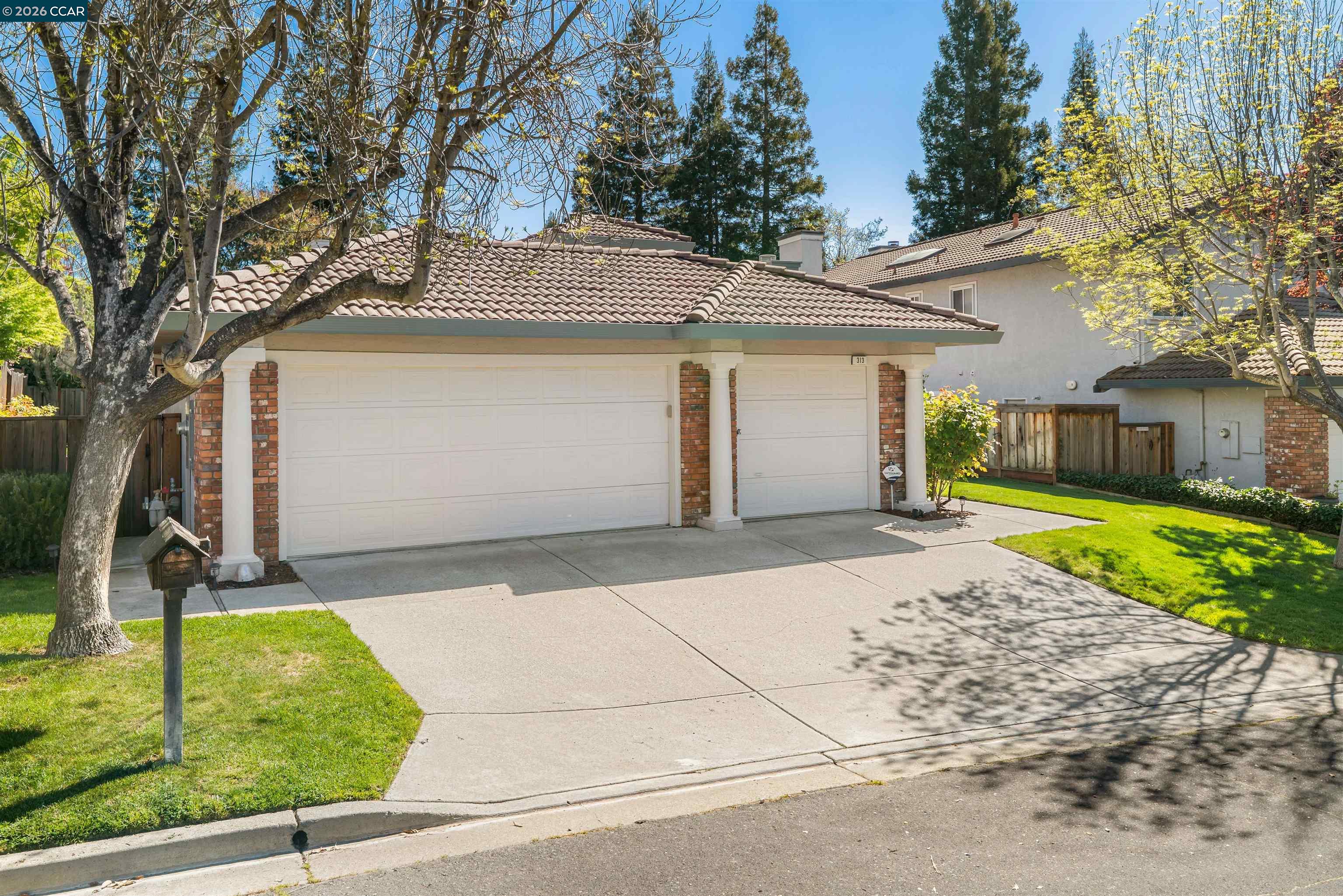 Detail Gallery Image 5 of 57 For 313 Deepcreek Ct, Danville,  CA 94506 - 4 Beds | 2 Baths