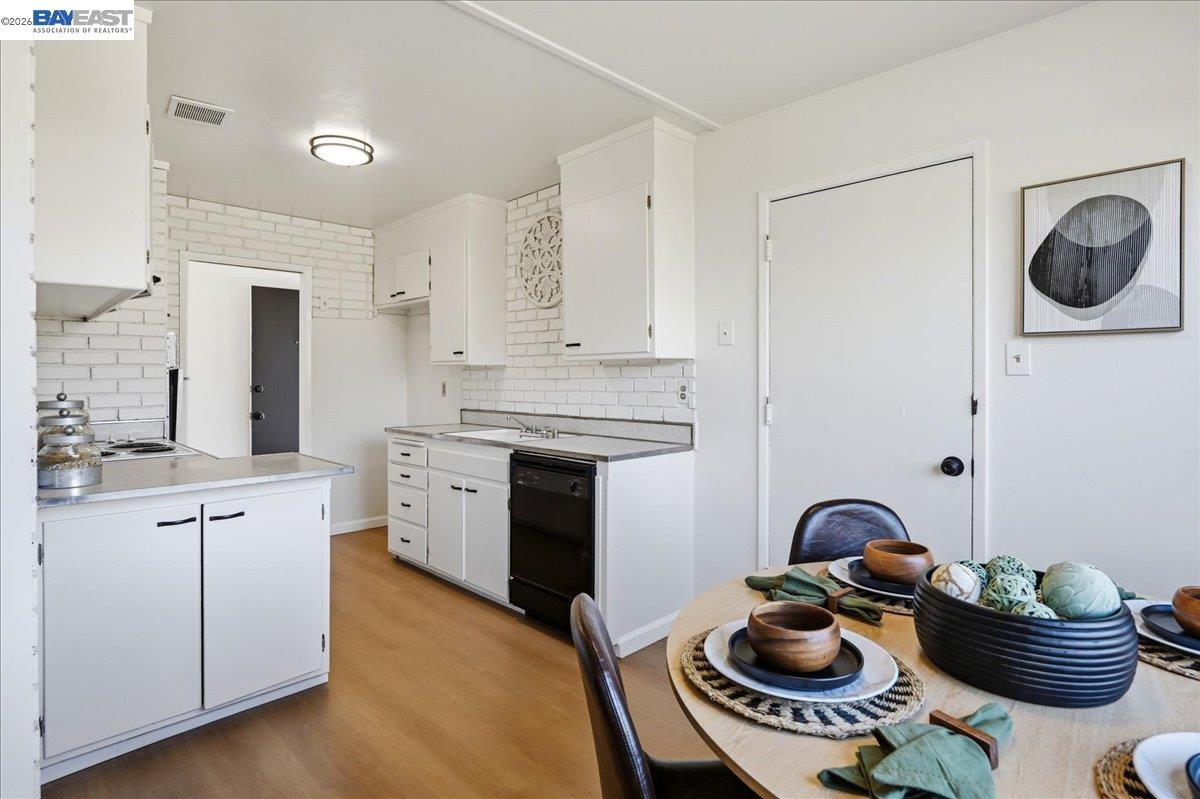 Detail Gallery Image 11 of 32 For 3719 Mission View Dr, Fremont,  CA 94538 - 3 Beds | 1 Baths