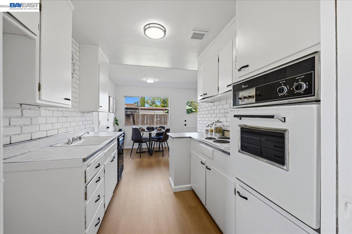 Detail Gallery Image 4 of 32 For 3719 Mission View Dr, Fremont,  CA 94538 - 3 Beds | 1 Baths