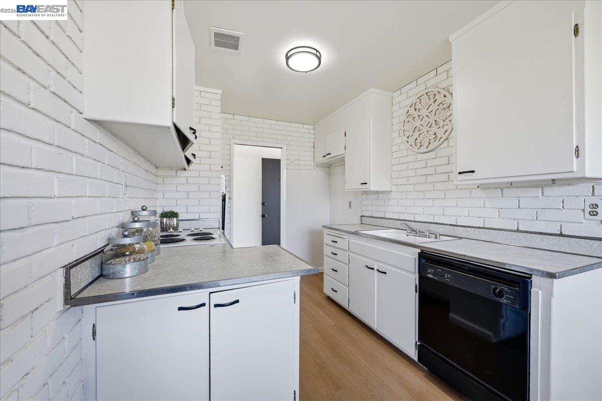 Detail Gallery Image 5 of 32 For 3719 Mission View Dr, Fremont,  CA 94538 - 3 Beds | 1 Baths