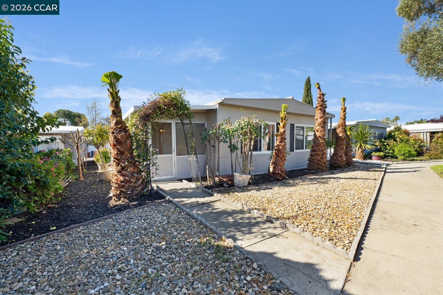 Detail Gallery Image 2 of 45 For 2159 Dalis Drive #106,  Concord,  CA 94520 - 3 Beds | 2 Baths