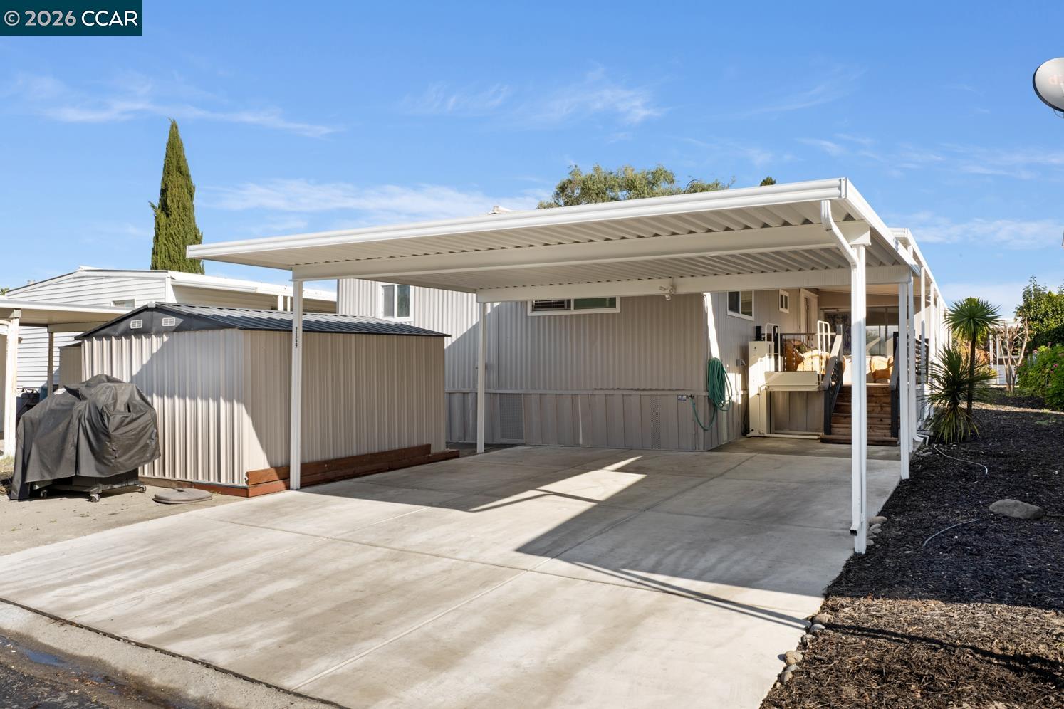 Detail Gallery Image 3 of 45 For 2159 Dalis Drive #106,  Concord,  CA 94520 - 3 Beds | 2 Baths