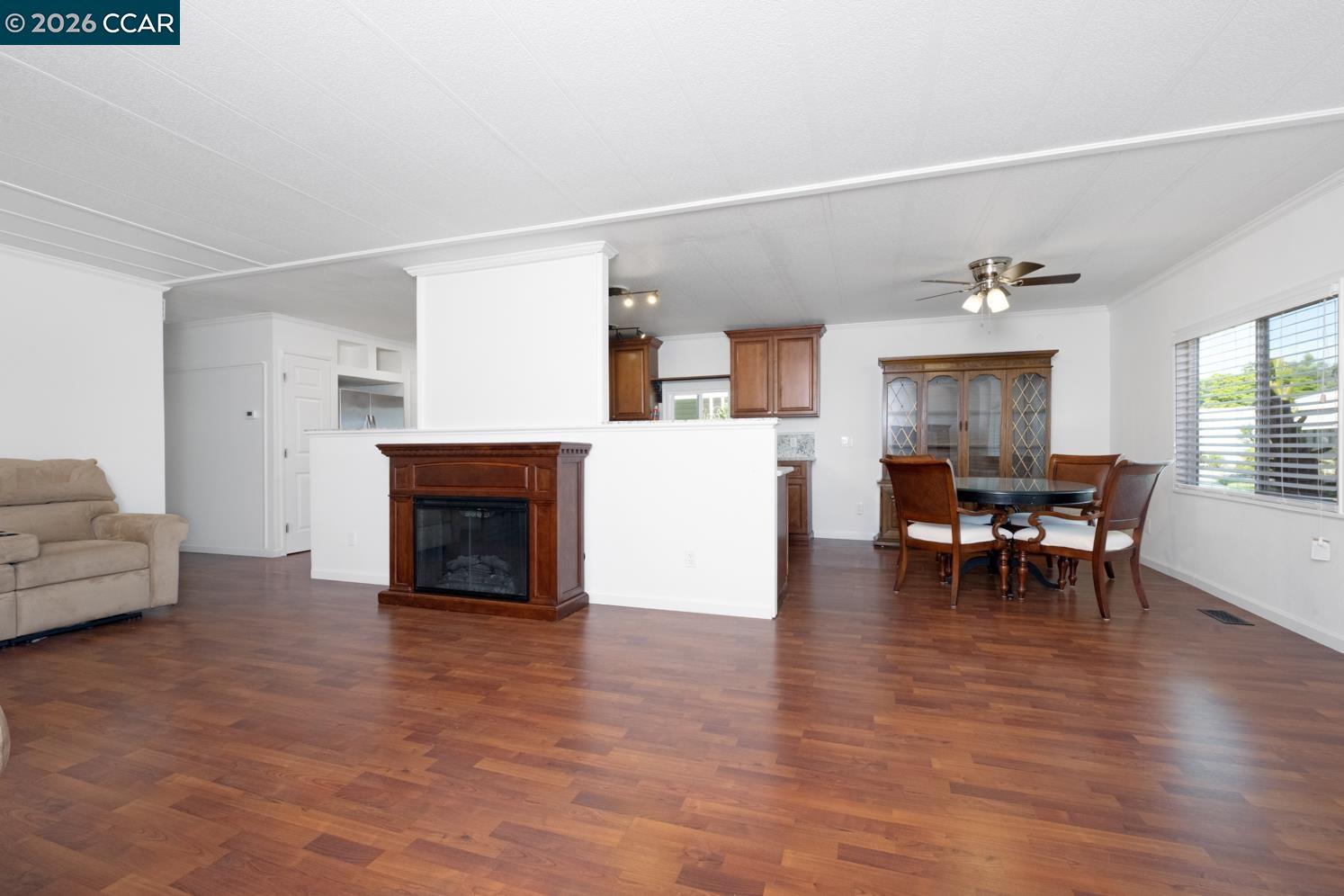 Detail Gallery Image 4 of 45 For 2159 Dalis Drive #106,  Concord,  CA 94520 - 3 Beds | 2 Baths