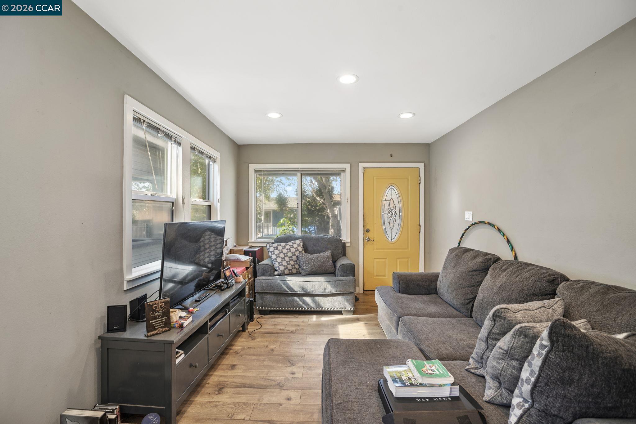 Detail Gallery Image 13 of 27 For 1480 77th Ave, Oakland,  CA 94621 - 3 Beds | 2 Baths