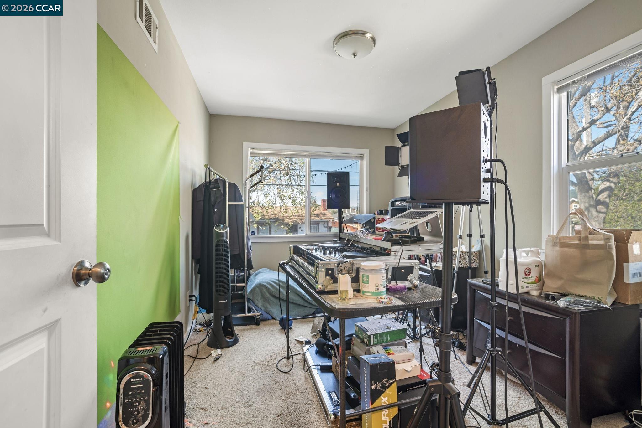 Detail Gallery Image 17 of 27 For 1480 77th Ave, Oakland,  CA 94621 - 3 Beds | 2 Baths