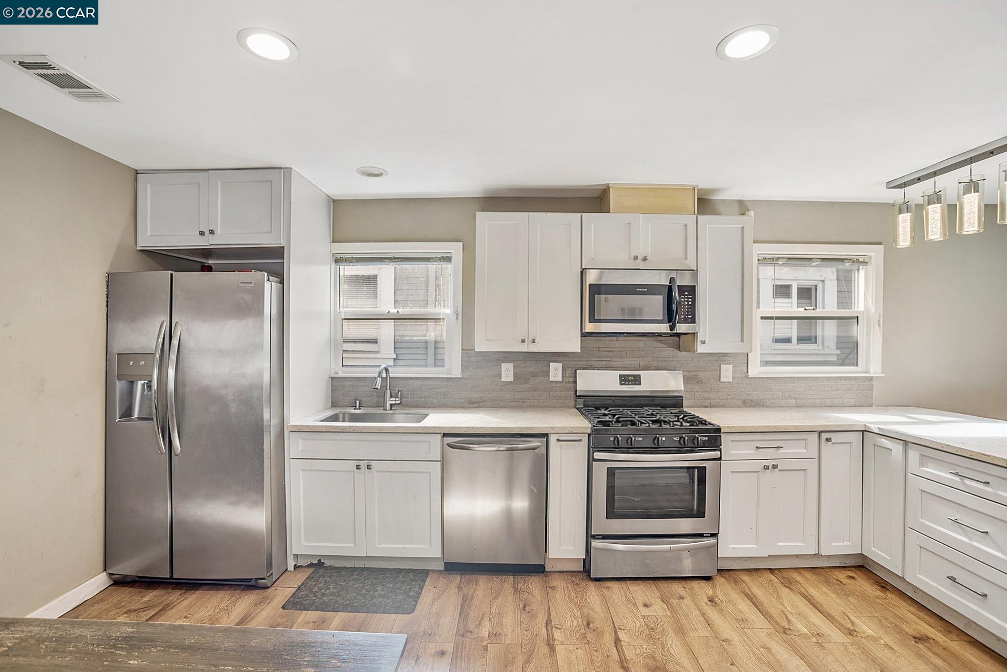 Detail Gallery Image 5 of 27 For 1480 77th Ave, Oakland,  CA 94621 - 3 Beds | 2 Baths