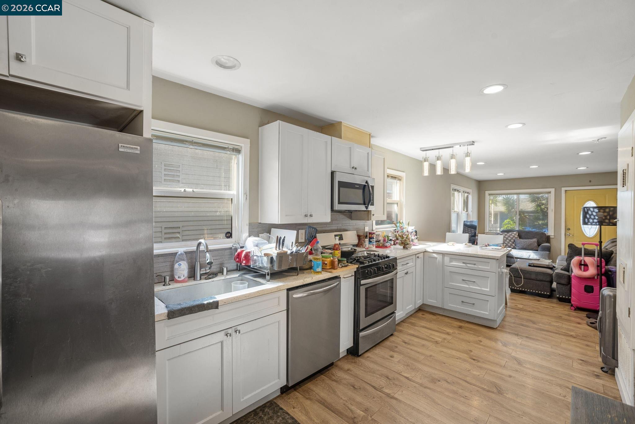 Detail Gallery Image 7 of 27 For 1480 77th Ave, Oakland,  CA 94621 - 3 Beds | 2 Baths