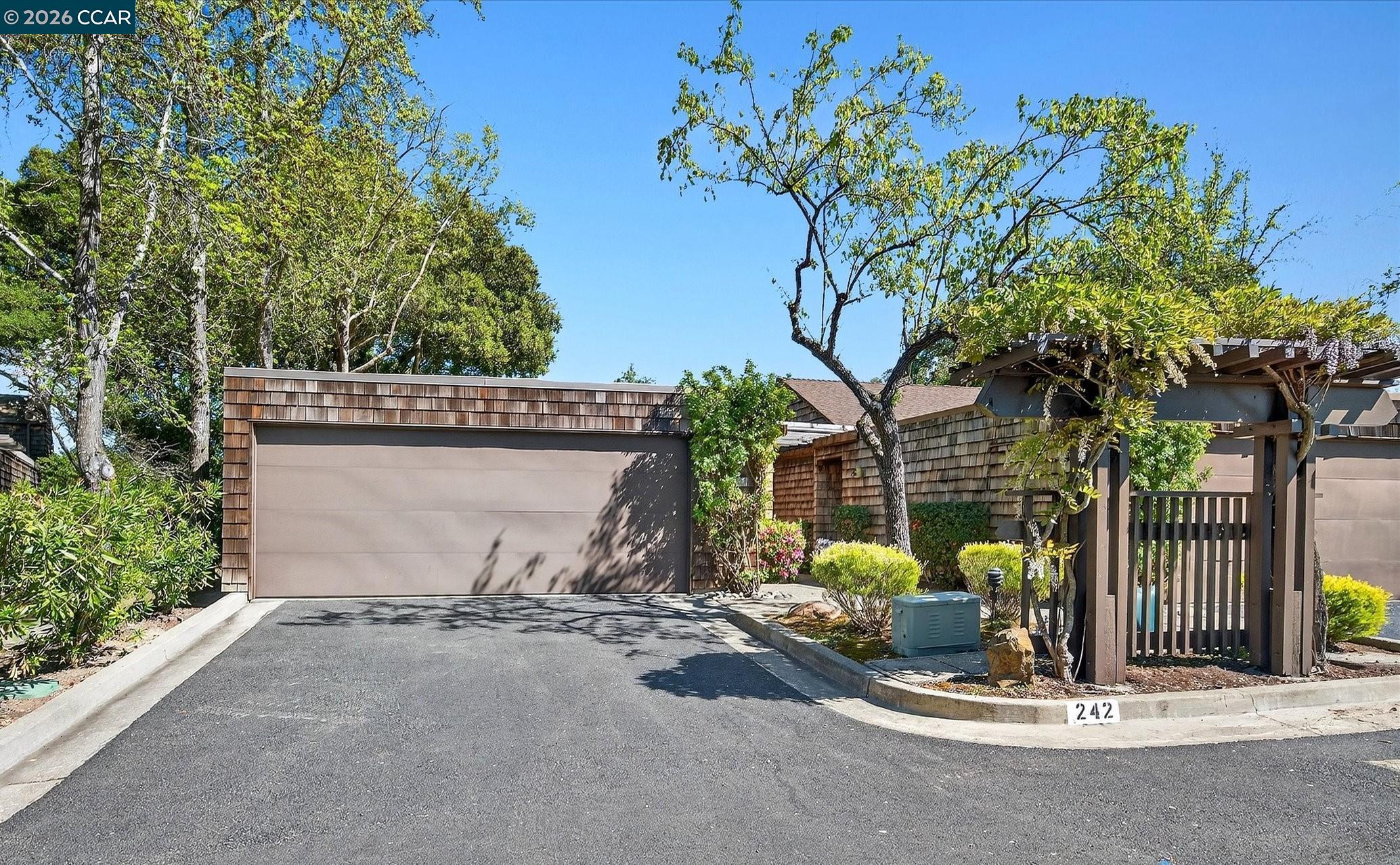 Front Image Thumbnail for CC41128228