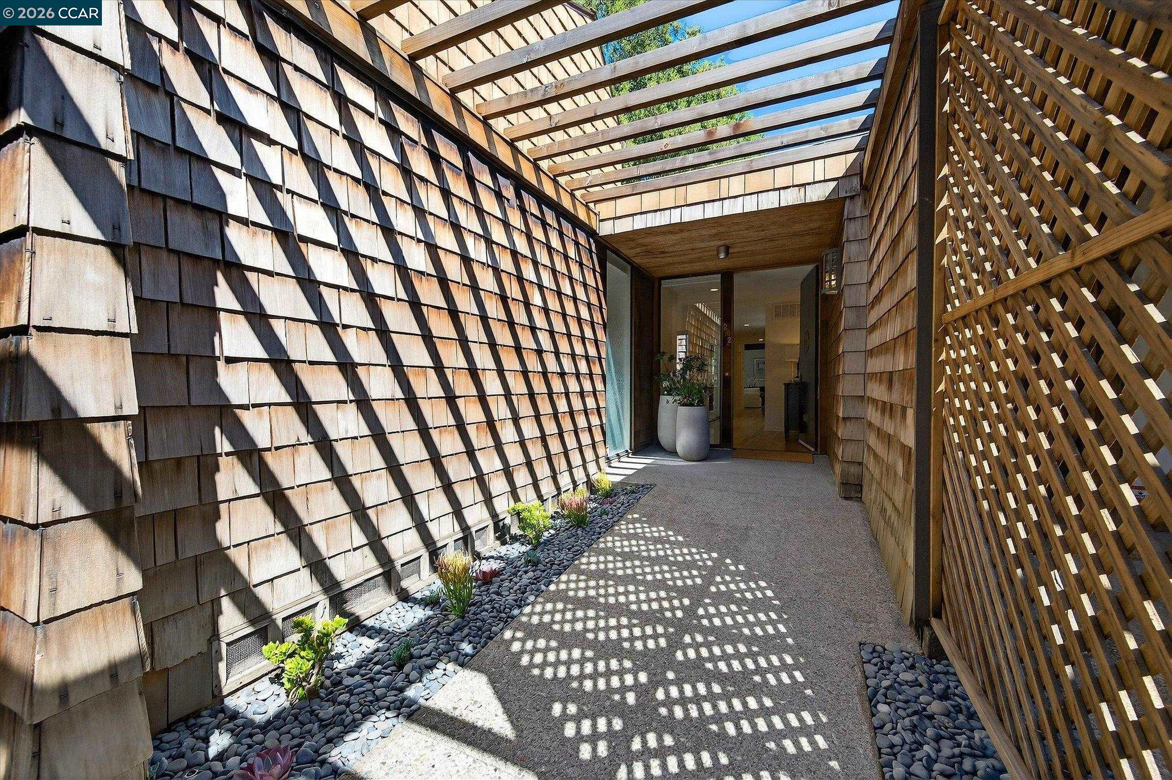 Detail Gallery Image 2 of 36 For 242 the Knoll, Orinda,  CA 94563 - 2 Beds | 2 Baths