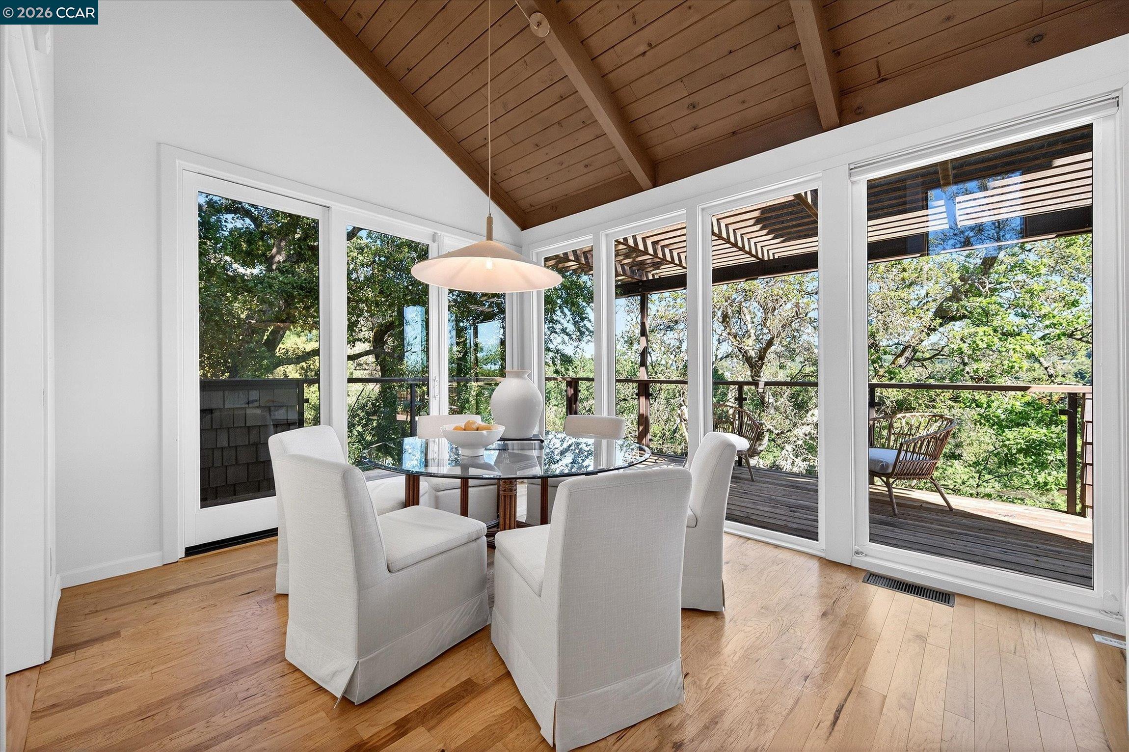 Detail Gallery Image 10 of 36 For 242 the Knoll, Orinda,  CA 94563 - 2 Beds | 2 Baths