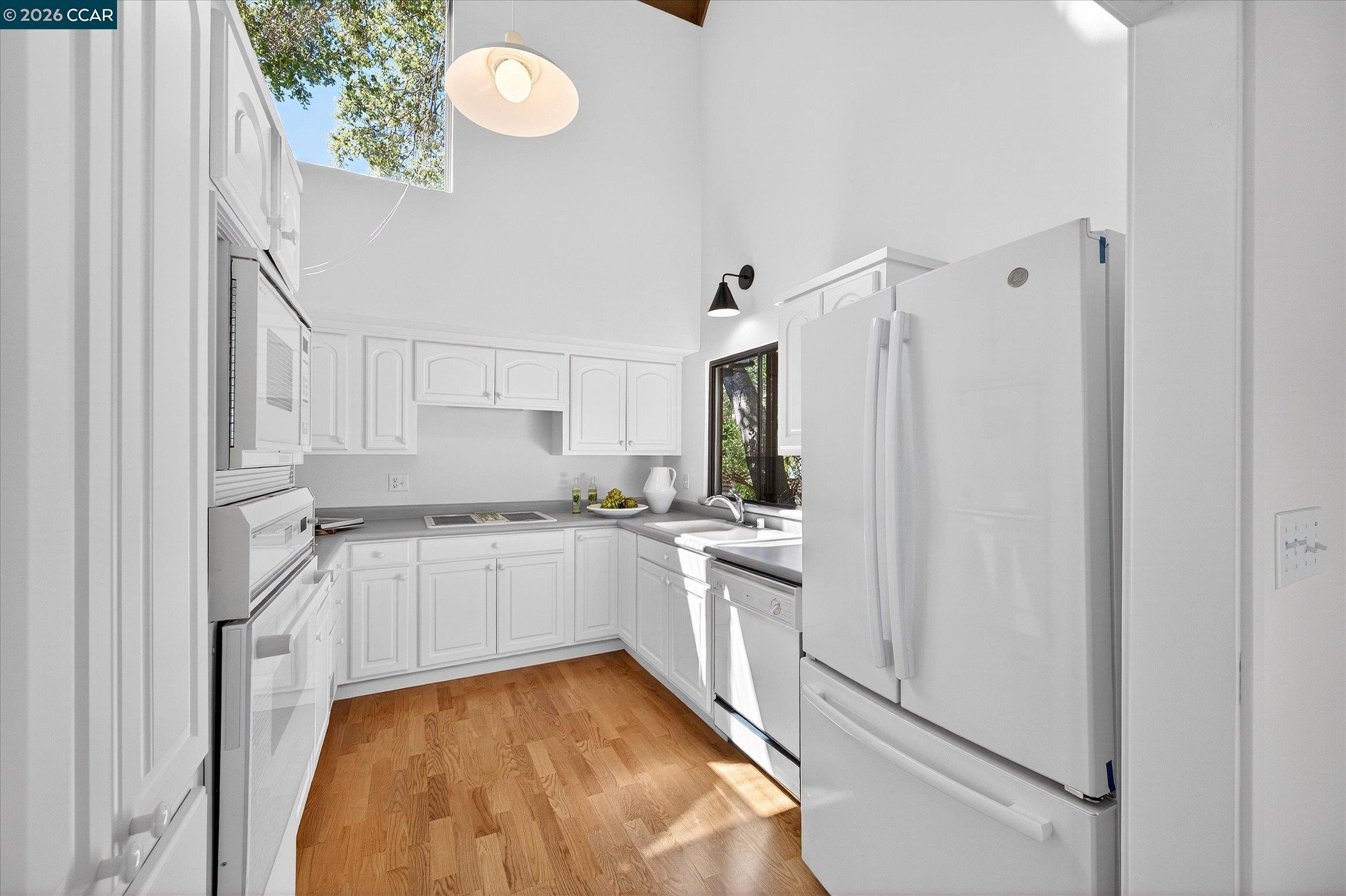 Detail Gallery Image 12 of 36 For 242 the Knoll, Orinda,  CA 94563 - 2 Beds | 2 Baths