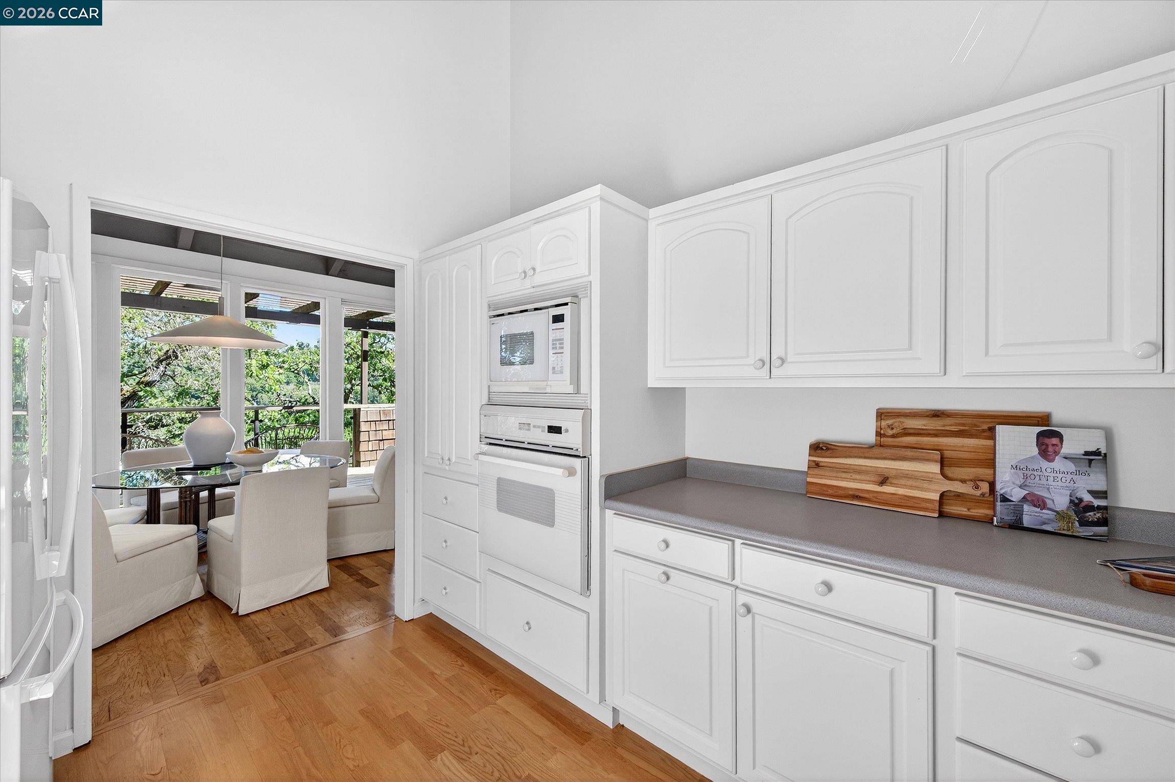 Detail Gallery Image 14 of 36 For 242 the Knoll, Orinda,  CA 94563 - 2 Beds | 2 Baths