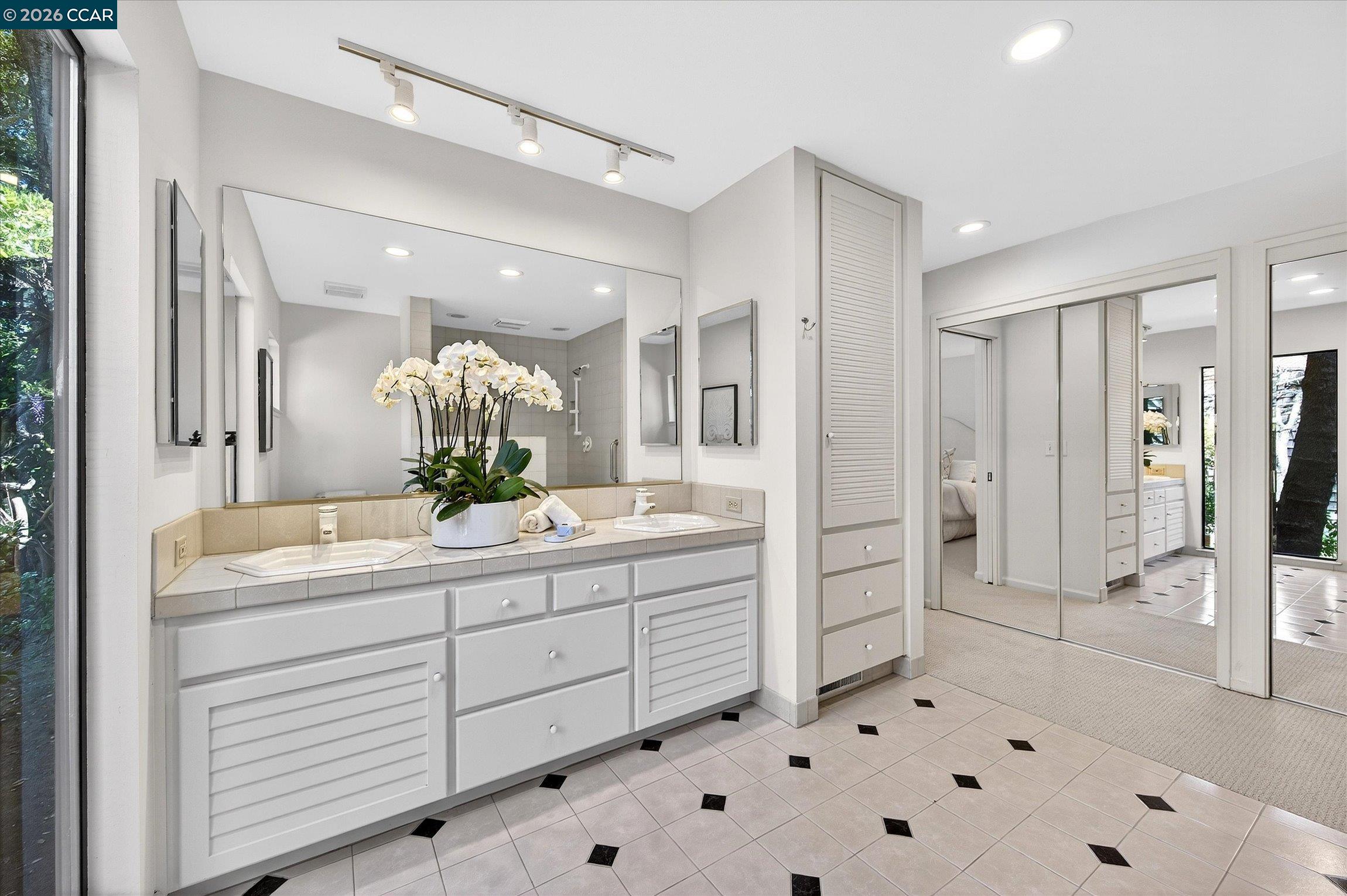 Detail Gallery Image 17 of 36 For 242 the Knoll, Orinda,  CA 94563 - 2 Beds | 2 Baths