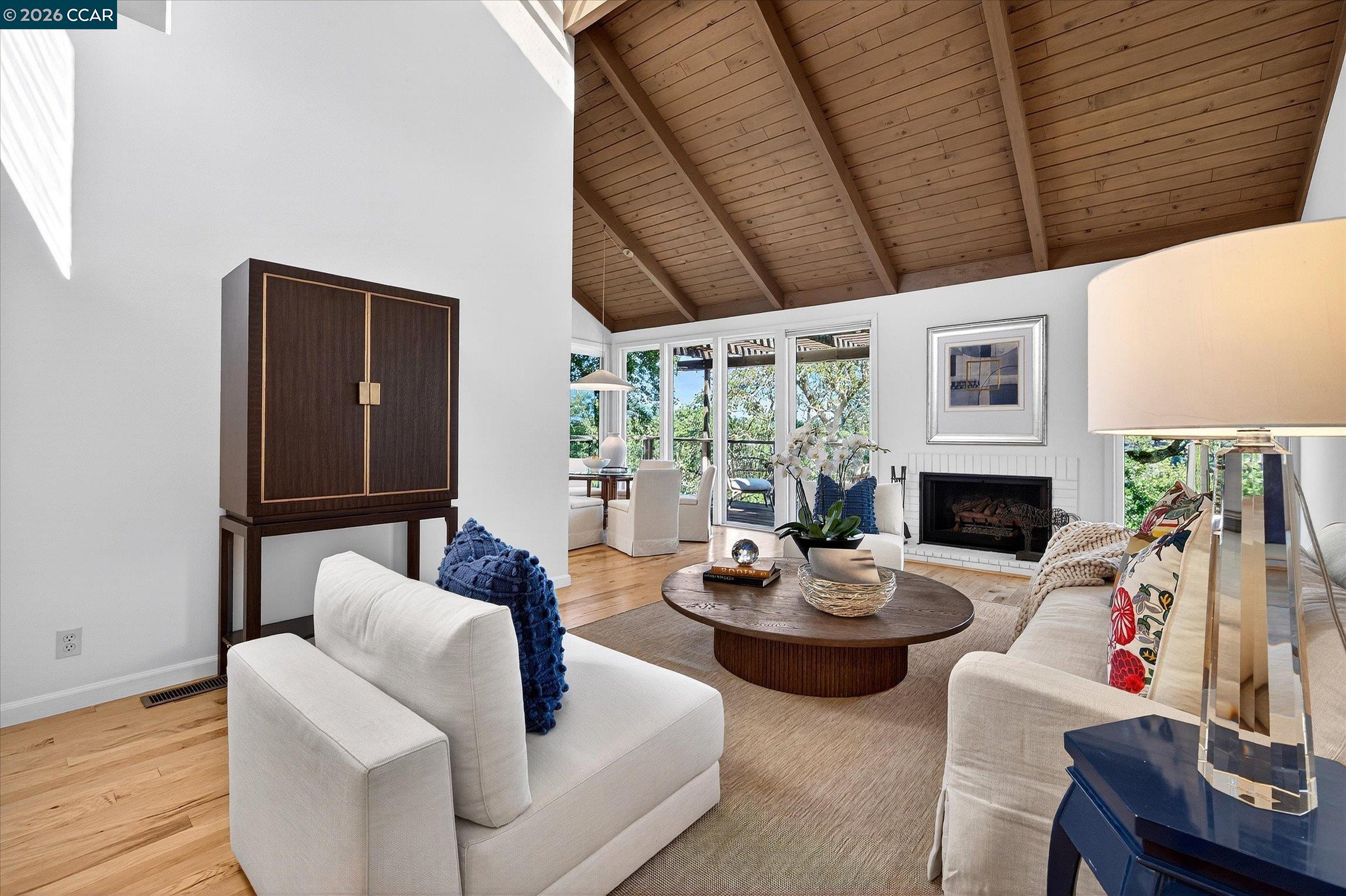 Detail Gallery Image 7 of 36 For 242 the Knoll, Orinda,  CA 94563 - 2 Beds | 2 Baths