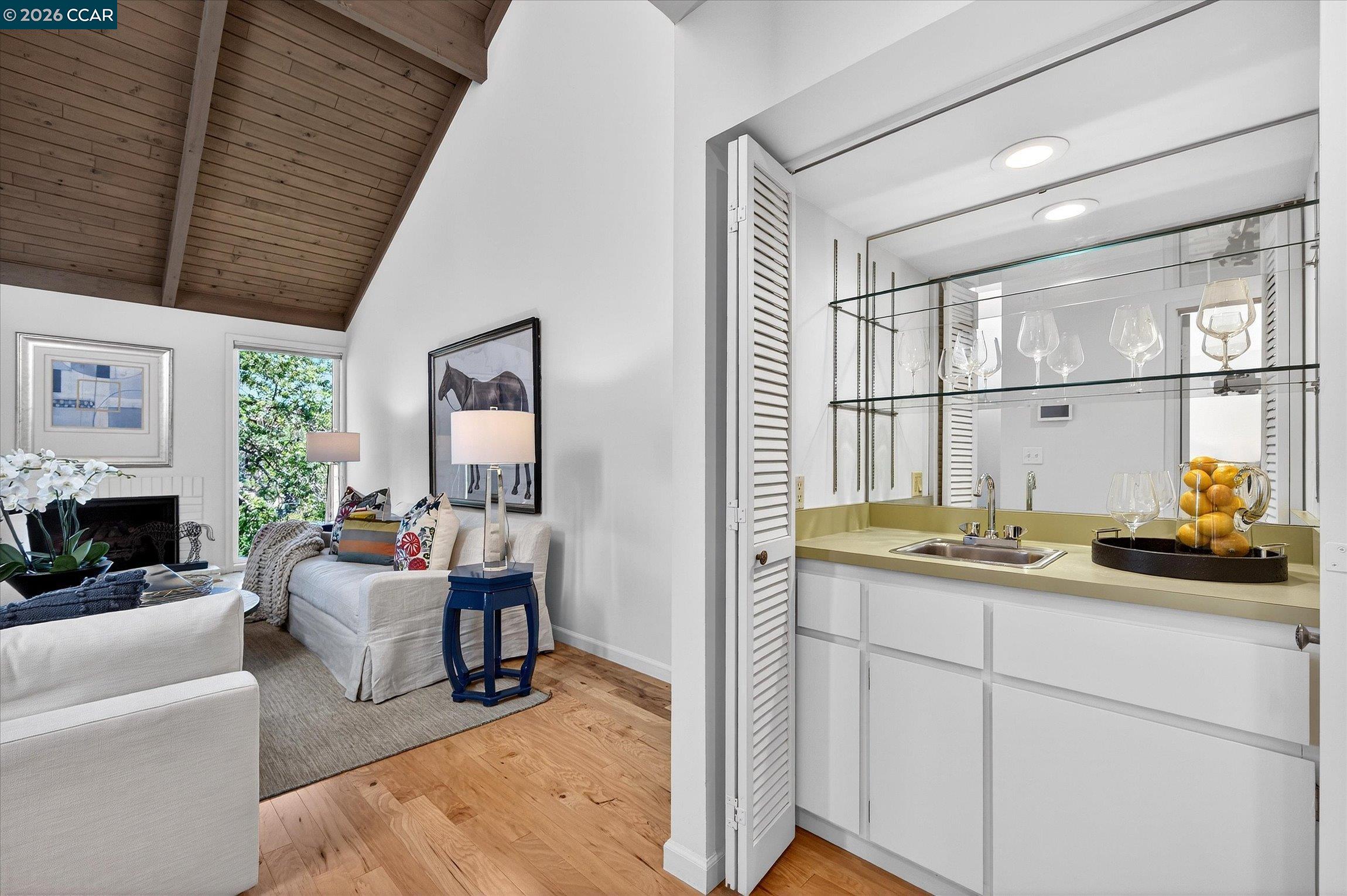 Detail Gallery Image 8 of 36 For 242 the Knoll, Orinda,  CA 94563 - 2 Beds | 2 Baths