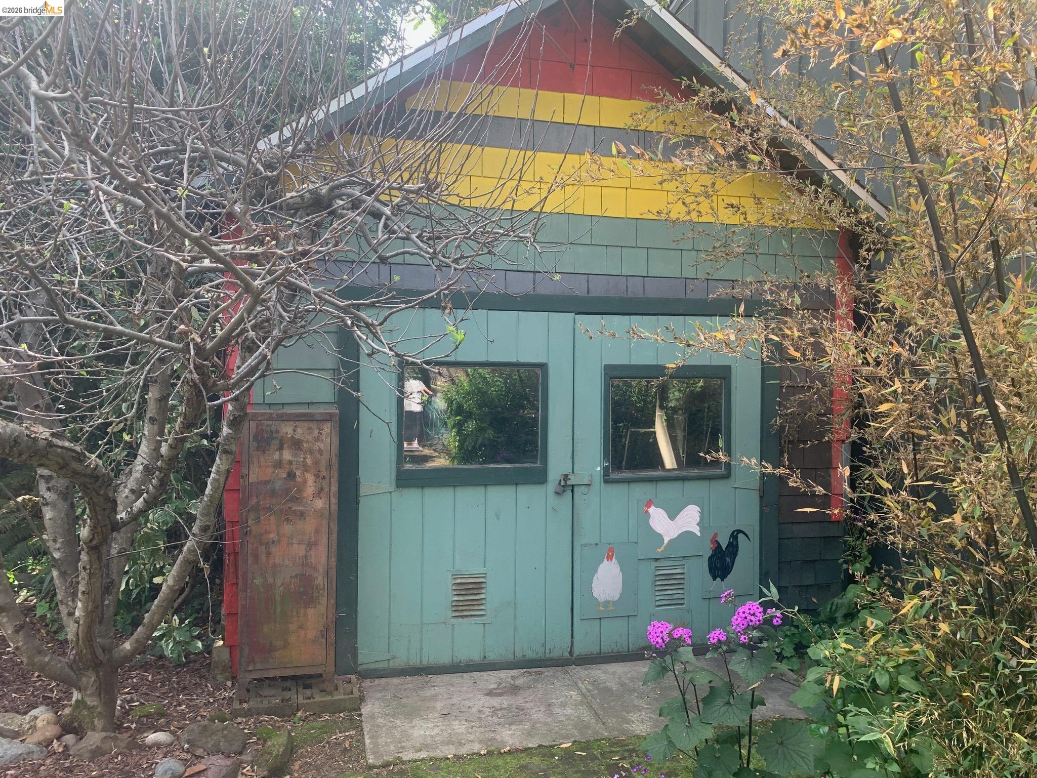 Detail Gallery Image 4 of 22 For 2800 Prince St, Berkeley,  CA 94705 - 4 Beds | 1/1 Baths