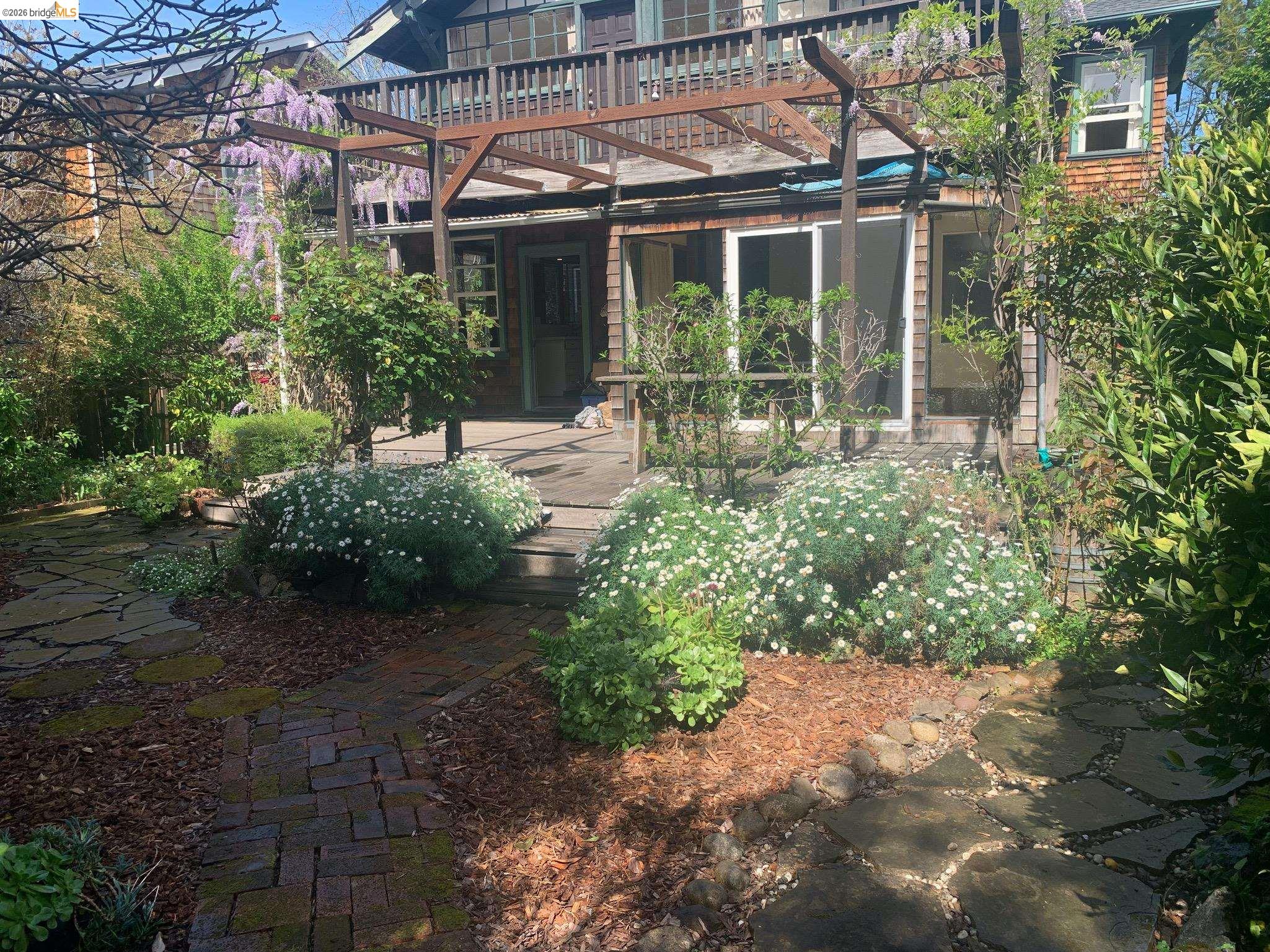 Detail Gallery Image 7 of 22 For 2800 Prince St, Berkeley,  CA 94705 - 4 Beds | 1/1 Baths